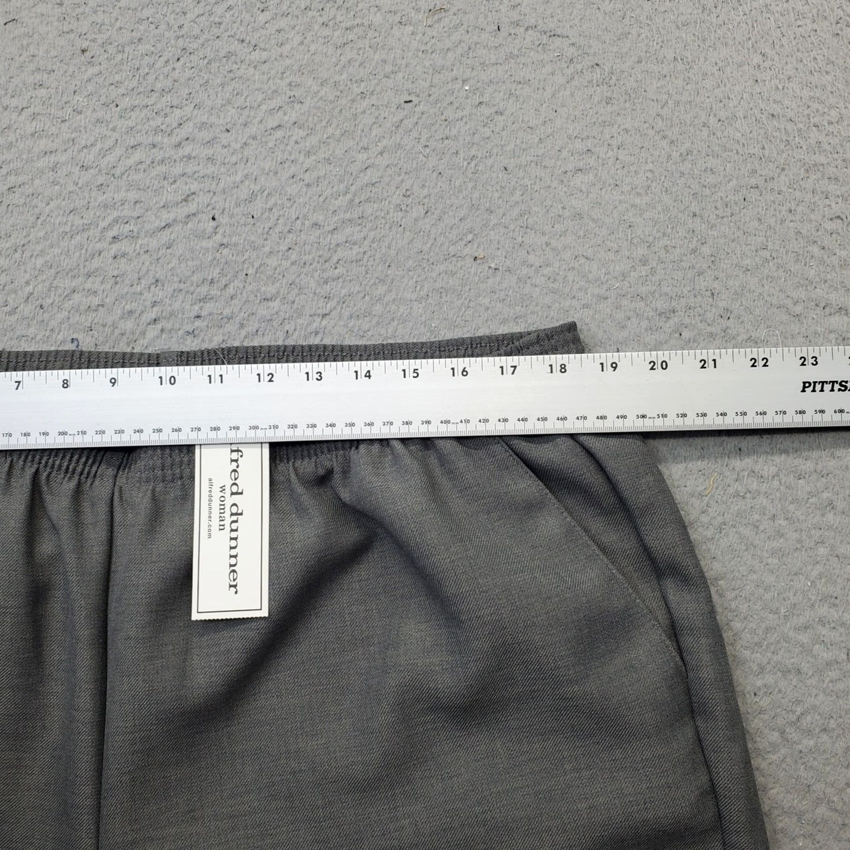 Vintage Alfred Dunner Crop Pants Womens 18W Gray Classic Fit Elastic Waist Slash Pocket Pantss Size 40" / US 18 - 6 Thumbnail