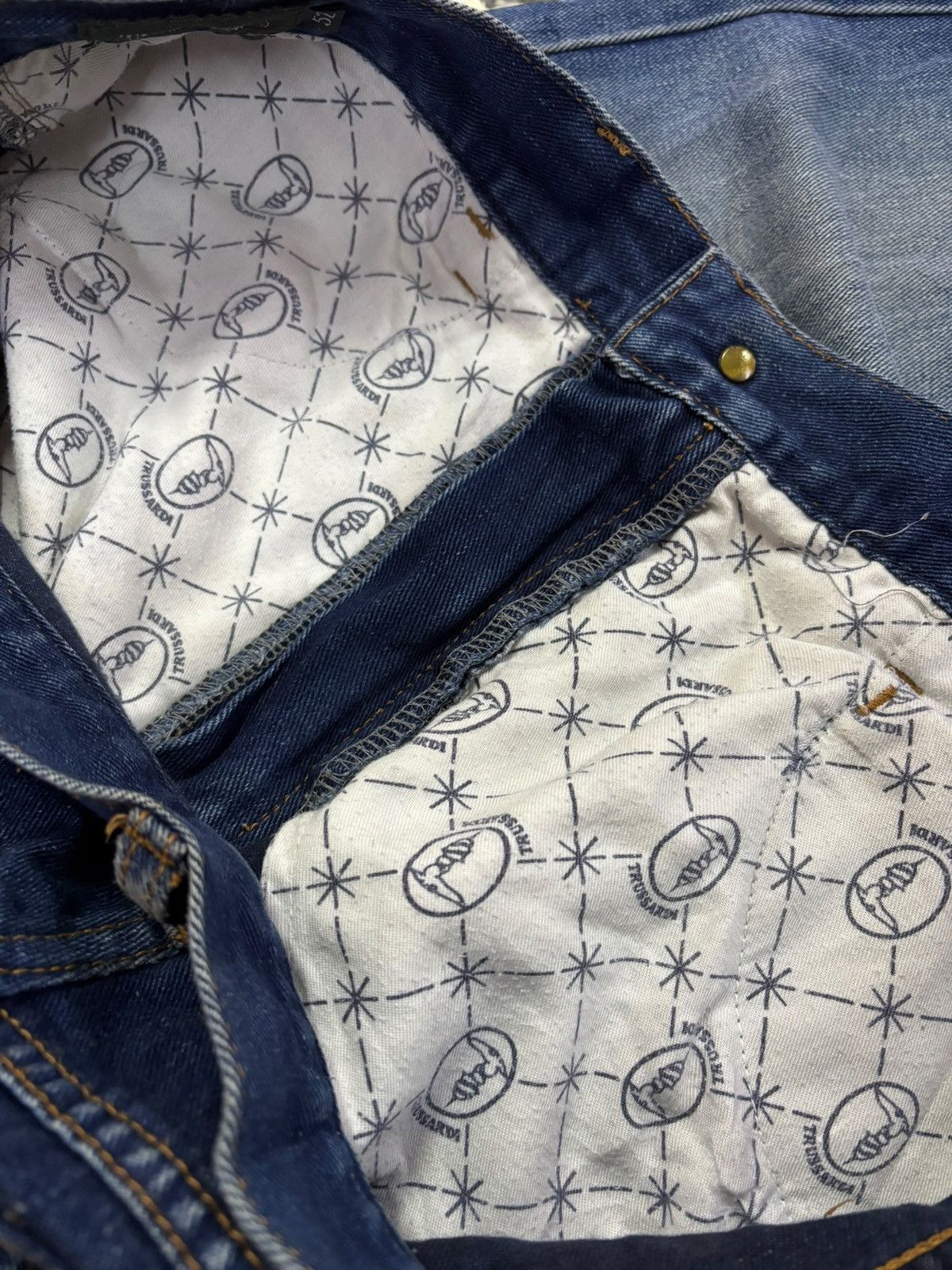 Trussardi Vtg Italy Trussardi Blue Washed Faded Distress Jeans Size US 34 / EU 50 - 11 Thumbnail