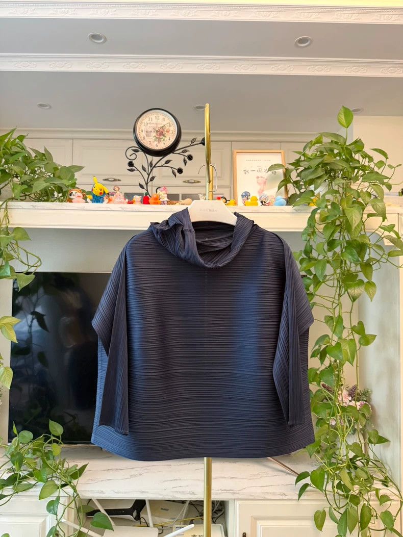Issey Miyake Issey Miyake Long sleeves with a horizontal spring collar Size L / US 10 / IT 46 - 1 Thumbnail