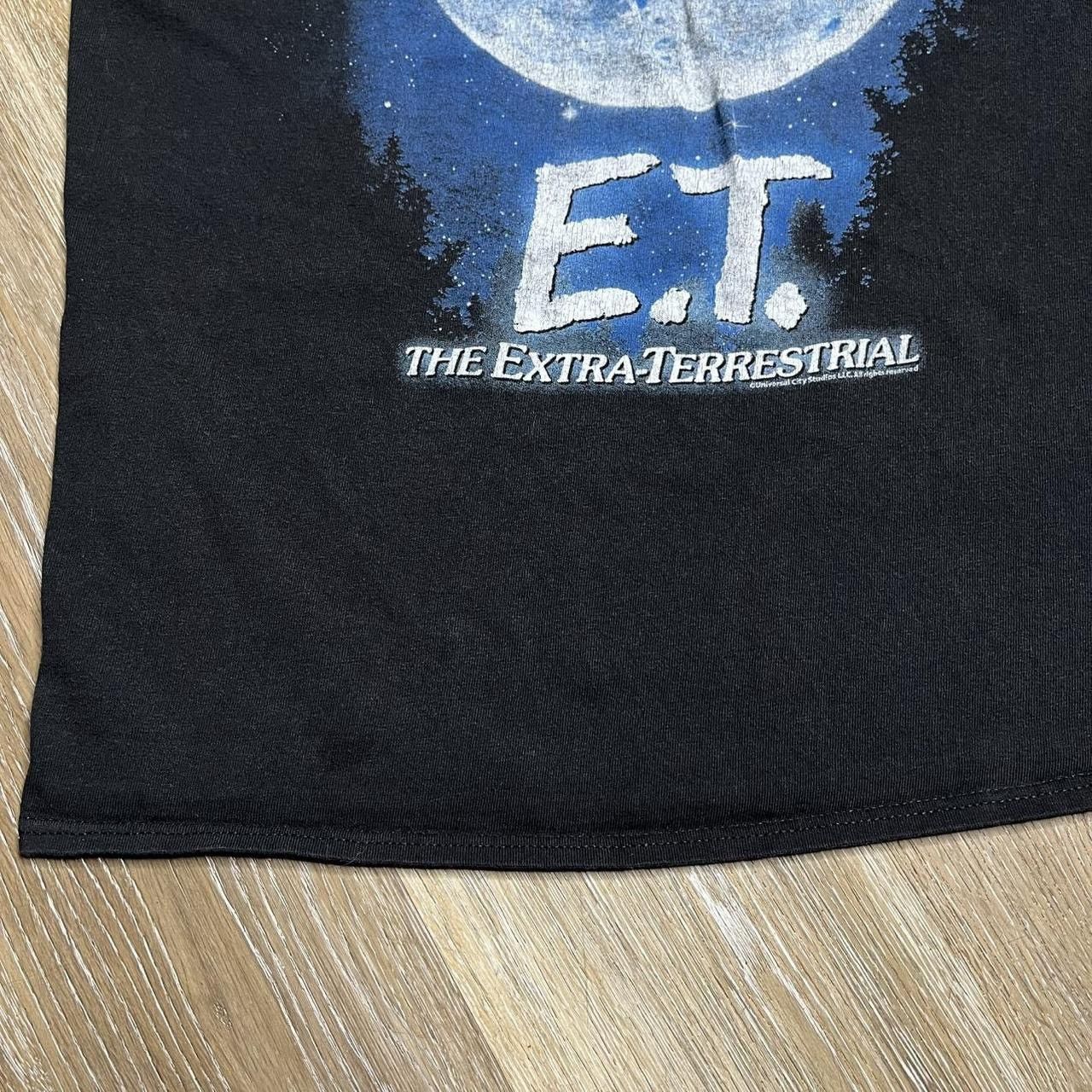 Vintage y2k E.T. movie tee Size US L / EU 52-54 / 3 - 4 Thumbnail