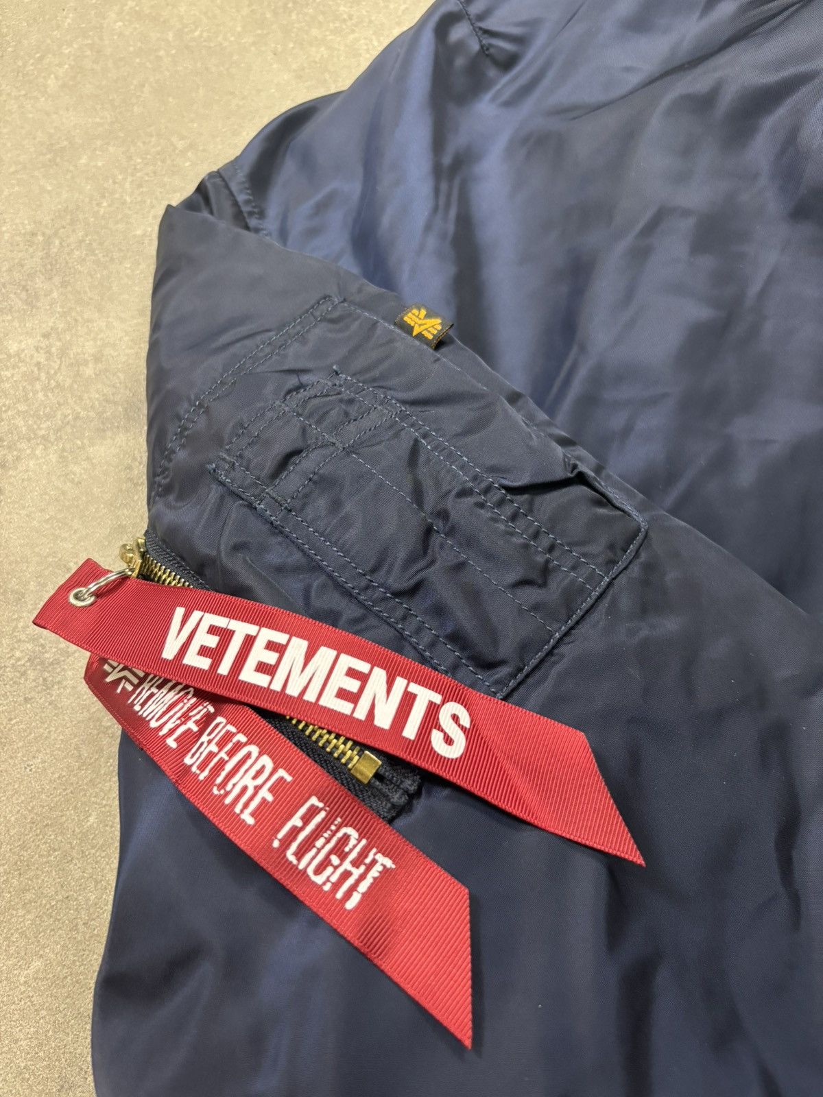 Alpha Industries × Vetements Vetements x Alpha FW18 Reversible Hooded Bomber Jacket Size US XS / EU 42 / 0 - 8 Thumbnail