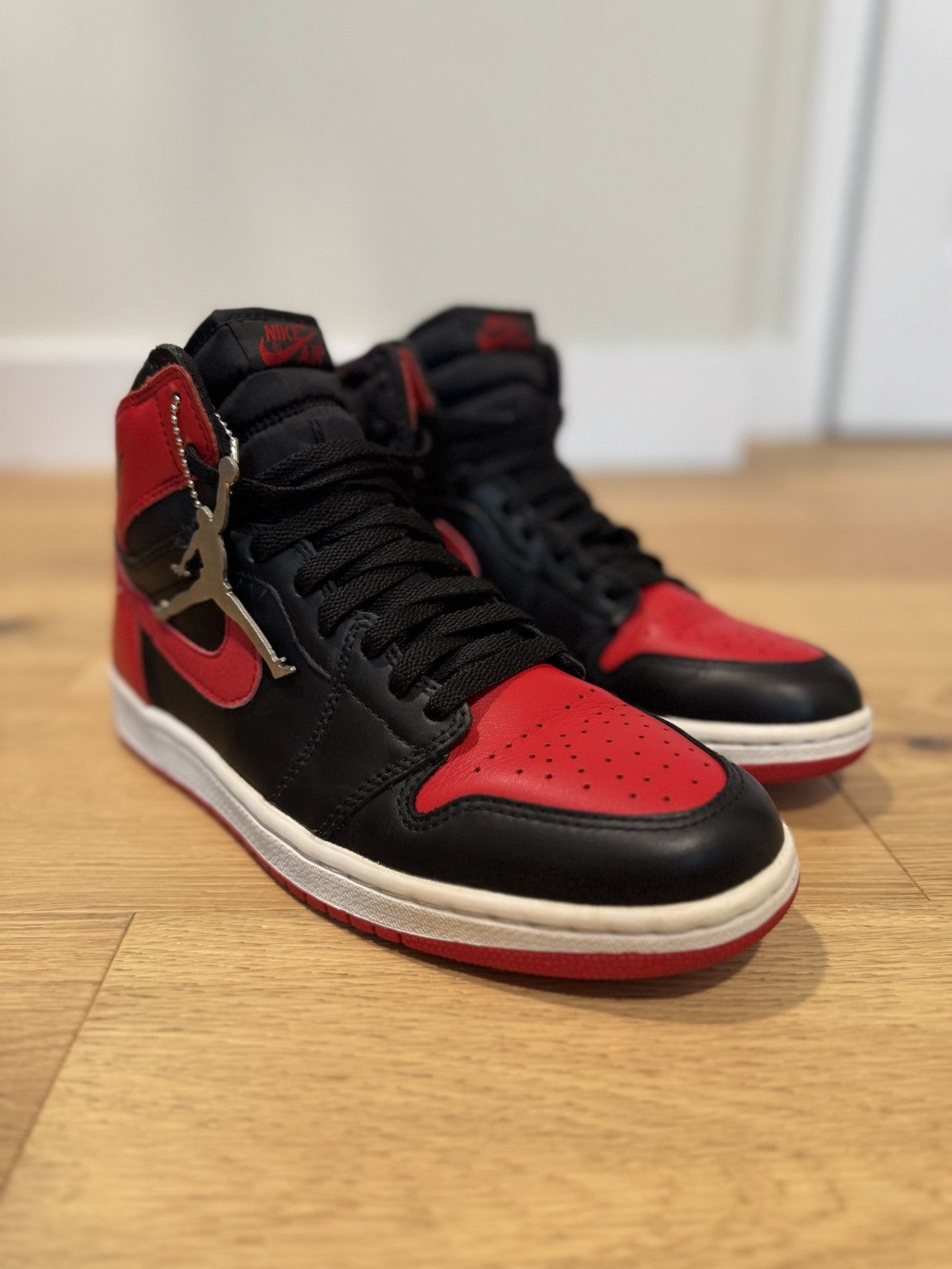 Jordan Brand × Nike Jordan I Black/Varsity Red Bred size 9. VNDS Size US 9 / EU 42 - 2 Thumbnail