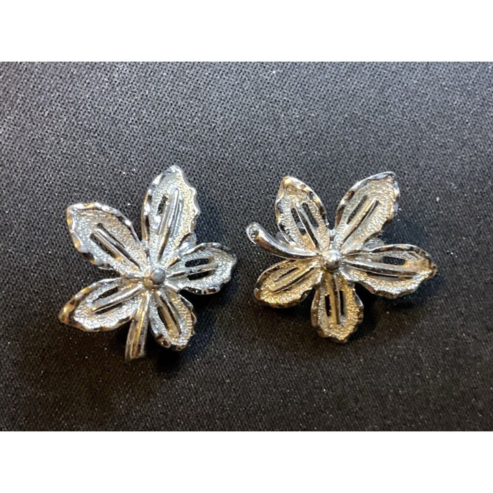 Other Sarah Coventry Silver Tone Clip On Earrings Size ONE SIZE - 2 Thumbnail
