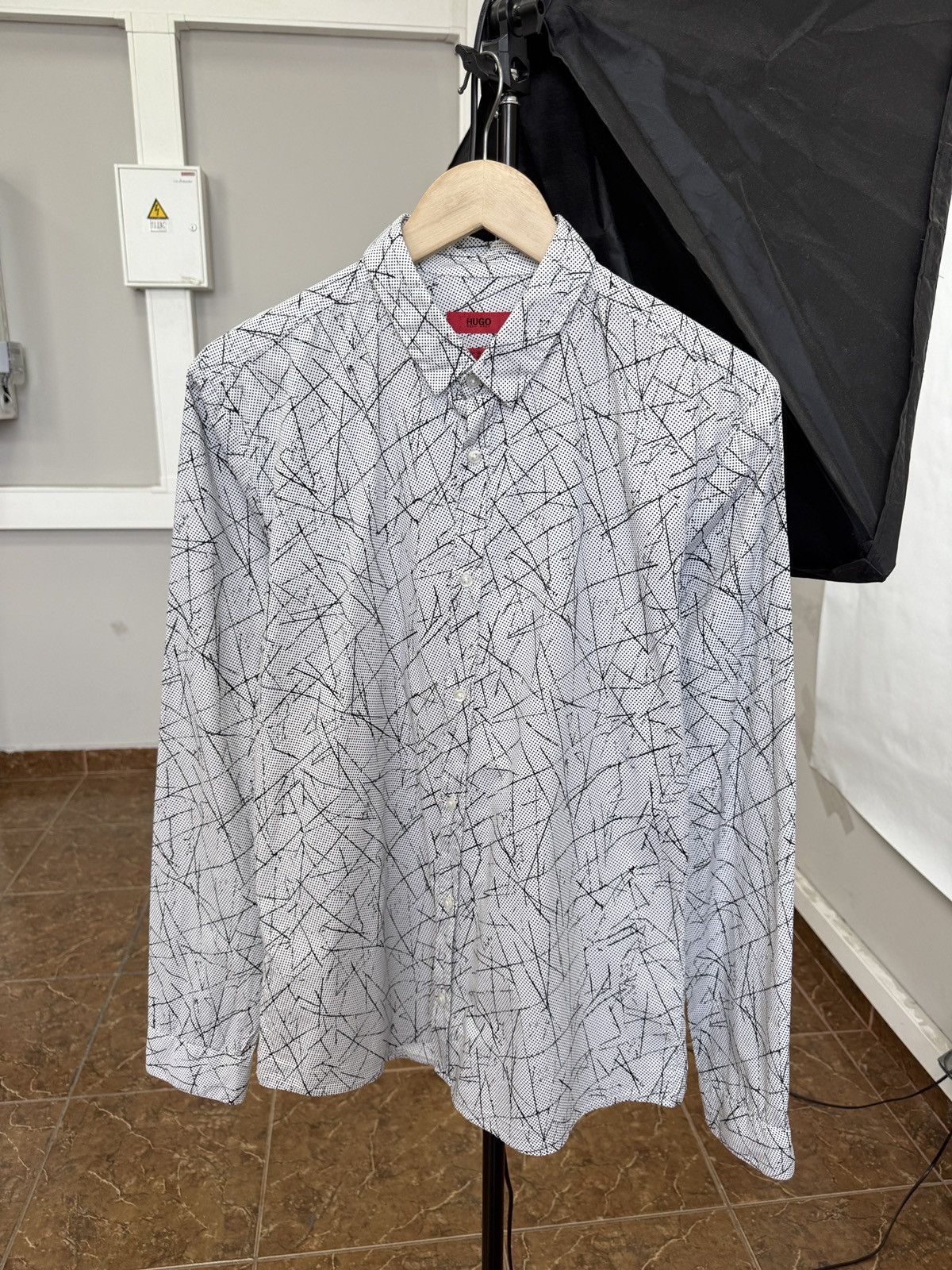 Hugo Boss 🇮🇹 Hugo Boss Extra Slim Fit Luxury Button Shirt Abstract Art Size US M / EU 48-50 / 2 - 1 Thumbnail