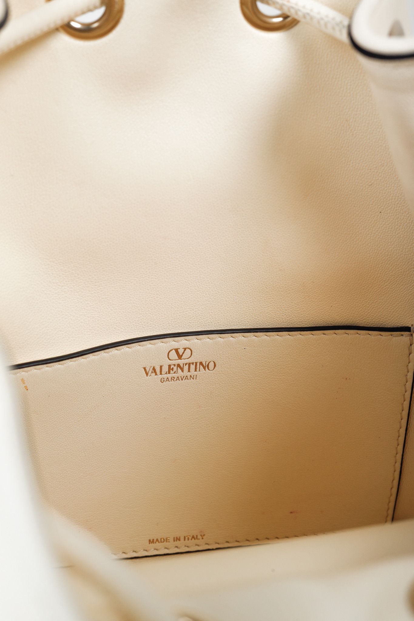 Valentino Valentino Garavani Ivory Off-White Loco Calfskin Bucket Bag Size ONE SIZE - 13 Thumbnail