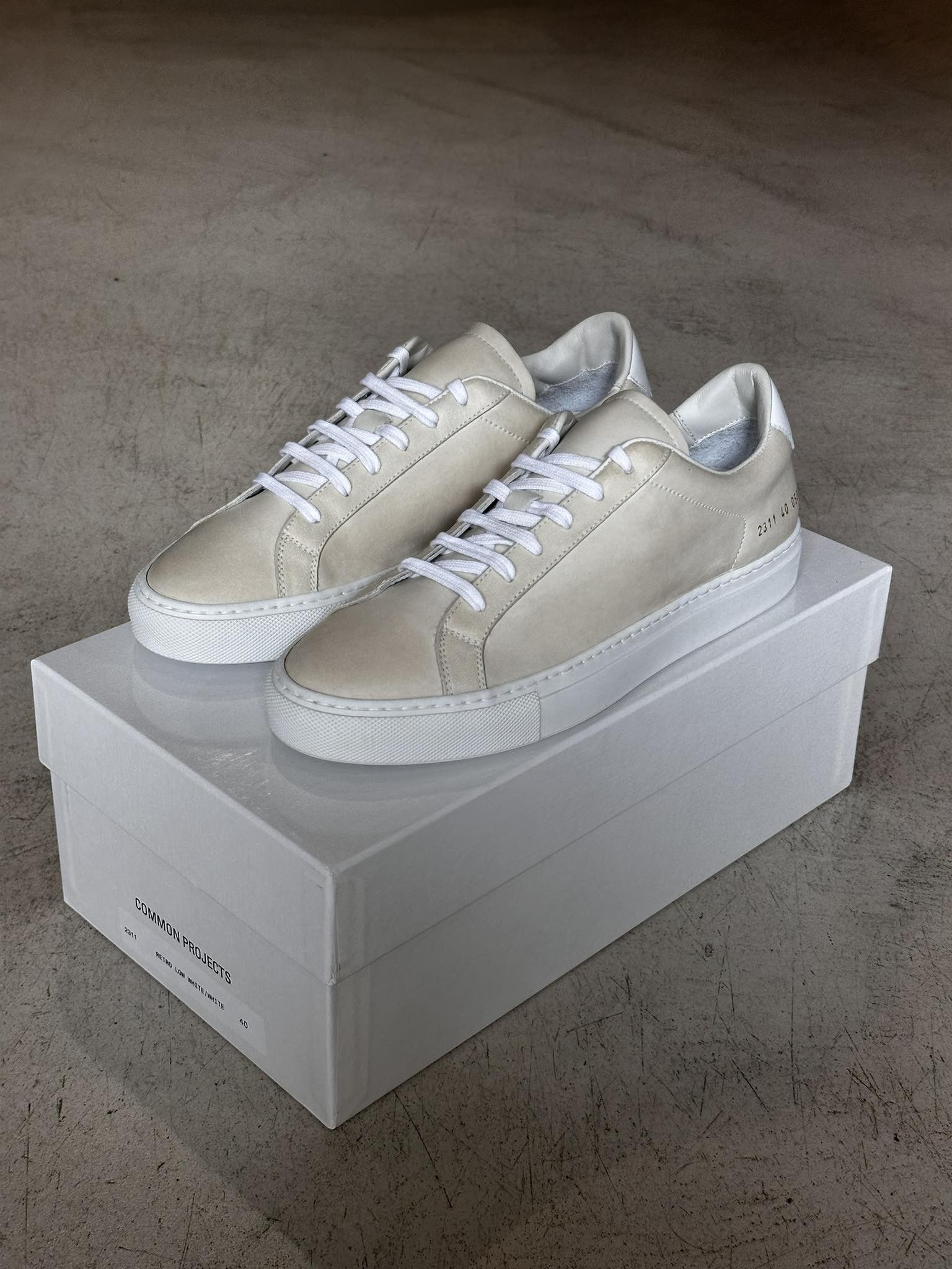 Common Projects COMMON PROJECTS ORIGINAL RETRO LOW WHITE 7 US 40 EU Size US 7 / EU 40 - 4 Thumbnail