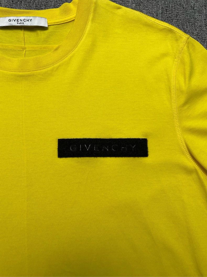 Givenchy Givenchy Chest Flock Logo Yellow Short-sleeve 2506-Nextarro Size US L / EU 52-54 / 3 - 4 Thumbnail