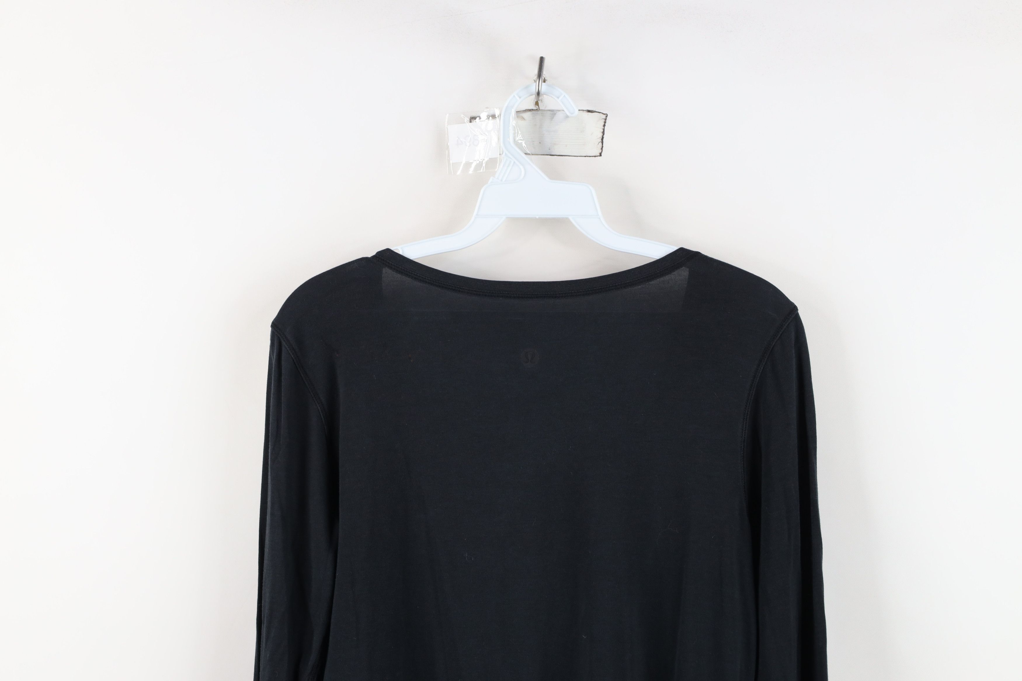 Lululemon Lululemon Open Front Wrap Long Sleeve T-Shirt Black Size M / US 6-8 / IT 42-44 - 13 Thumbnail