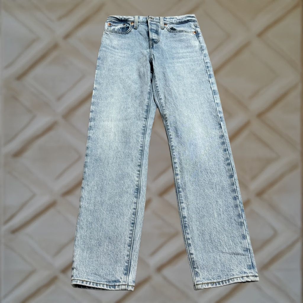 Levi's Levi's Wedgie Straight Jeans Womens 25 Blue Light Wash Stretch Button Fly Denim Size 42" / US 20 - 1 Thumbnail