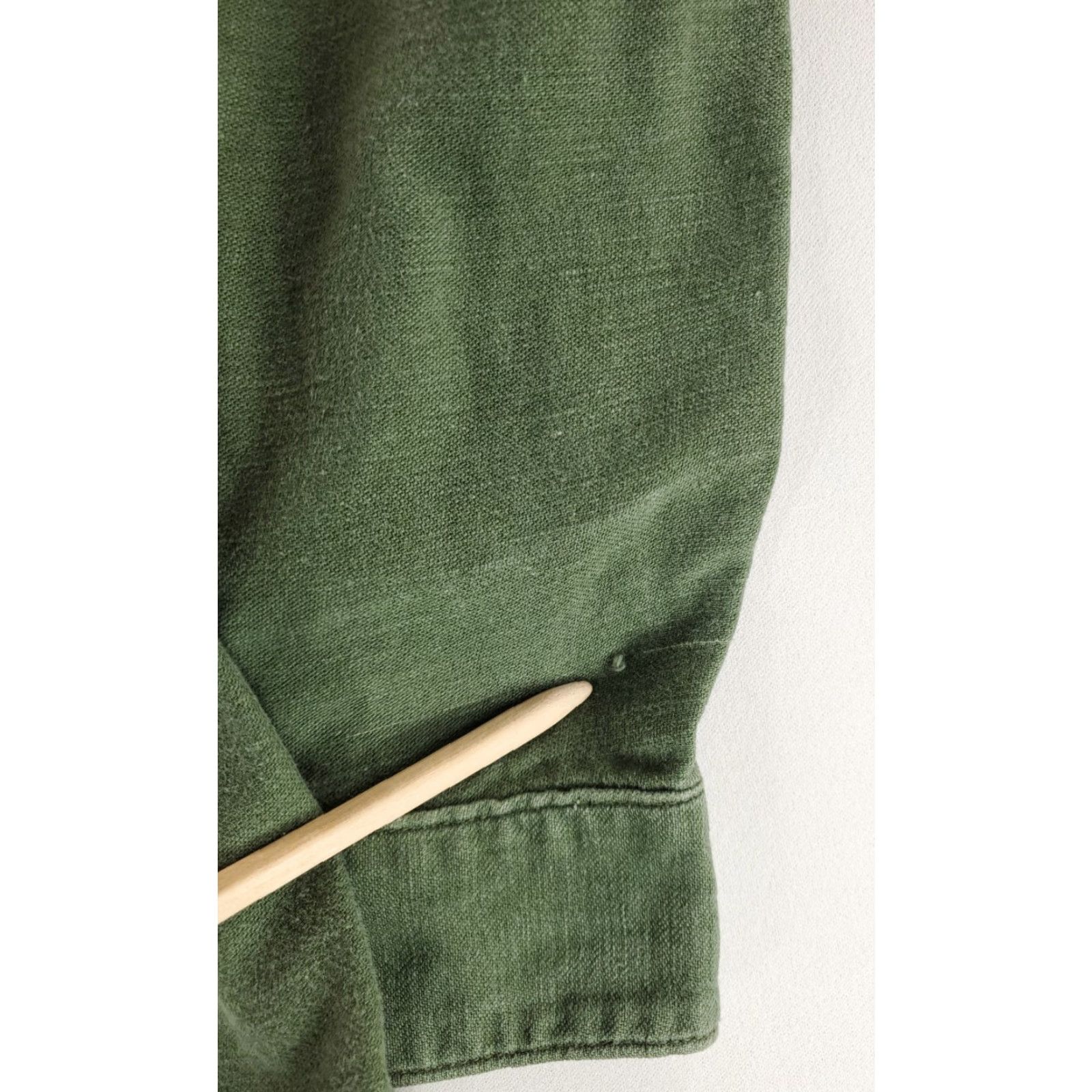 Vintage VINTAGE US Army OG 107 Button Up Field Shirt Sateen Green Mens 15.5x33 M Long Sleeve Mens - VTG 60s Vietman Size US M / EU 48-50 / 2 - 5 Thumbnail