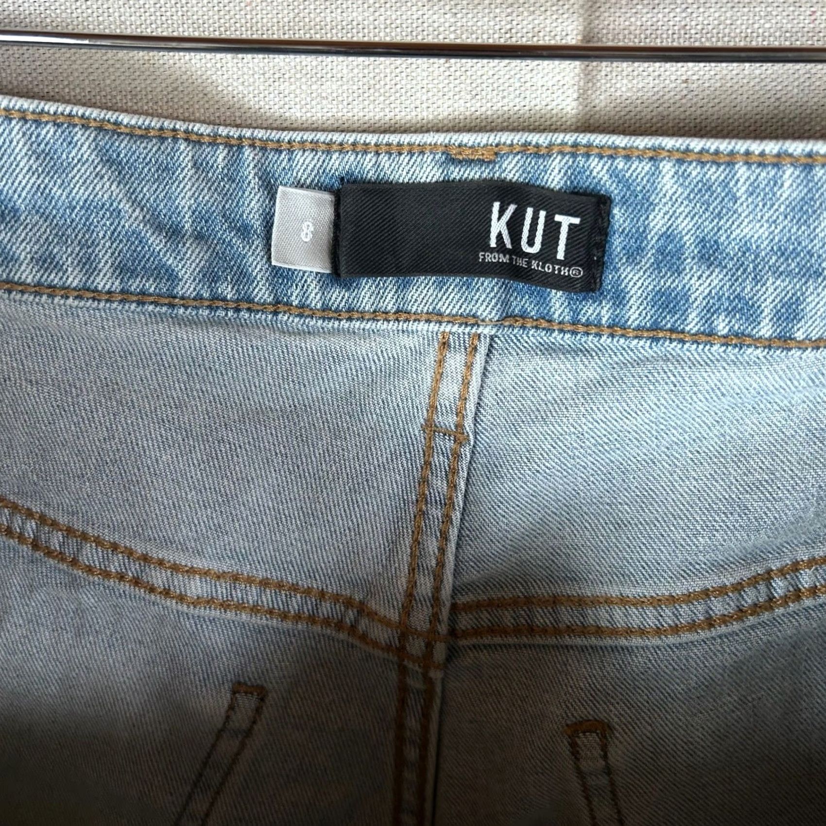 Vintage KUT from the Kloth Jane High Rise Distressed Denim Shorts Light Wash 29 Casual Womens Shorts 3.5 Inseam Blue Distressed Logo Pocket Button Size 24" / US 00 / IT 34 - 2 Thumbnail
