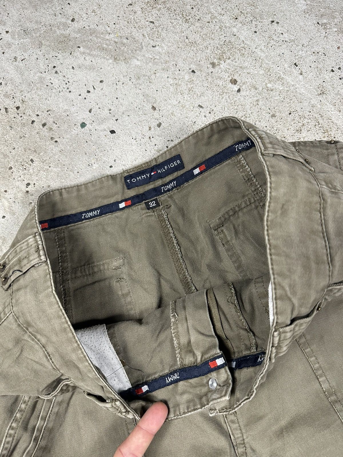 Tommy Hilfiger × Vintage Vintage Y2K Tommy Hilfiger Baggy Distressed Brown Pants Size US 31 - 9 Thumbnail