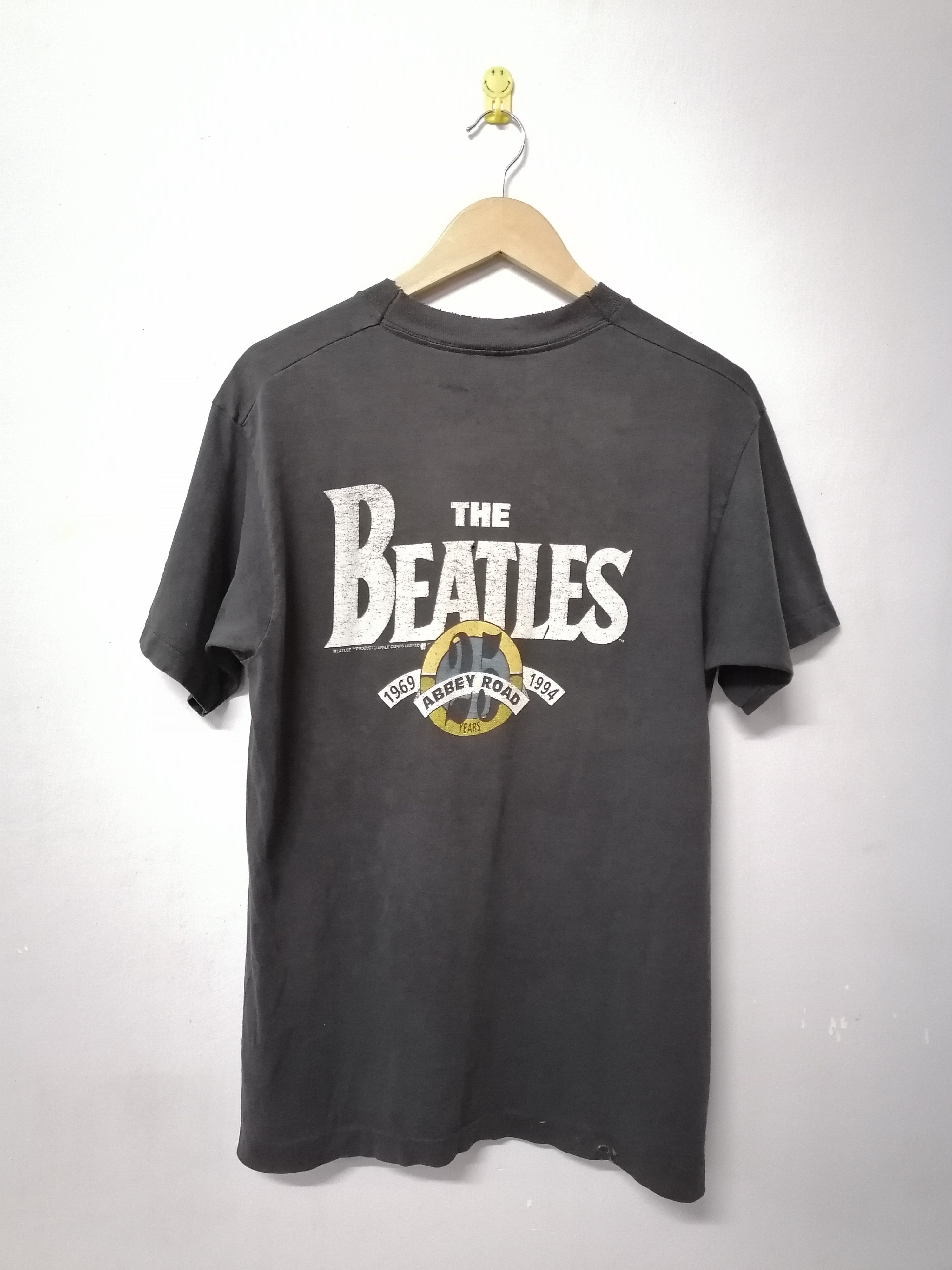 Band Tees × Vintage Trashed Faded Vintage 90s The Beatles Abbey Road Band Tees Size US M / EU 48-50 / 2 - 10 Thumbnail