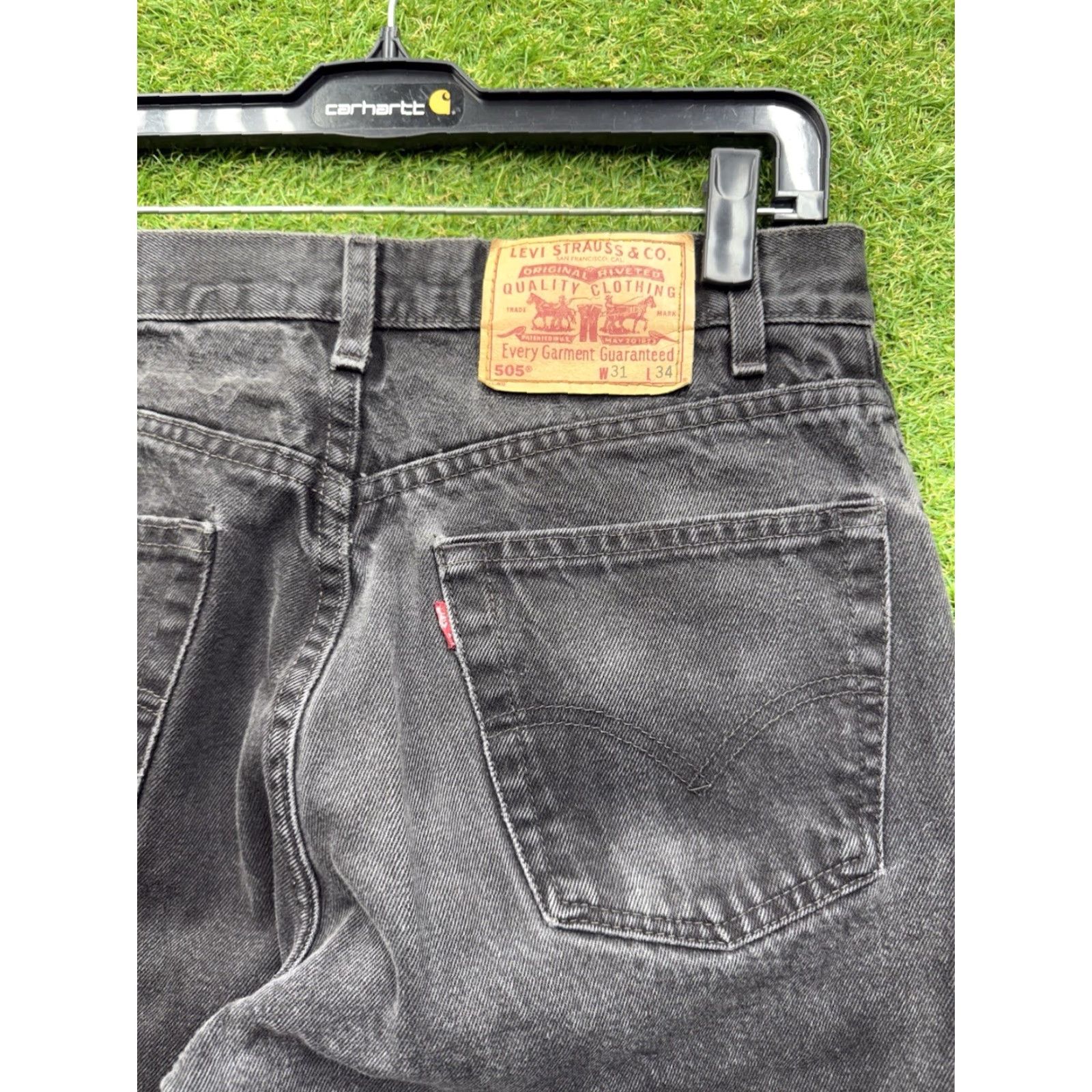 Levi's VINTAGE Levis 505 Jeans Mens 31x34 Black Denim Red Tab USA Made Retro Workwear Jeans Size US 31 - 4 Thumbnail