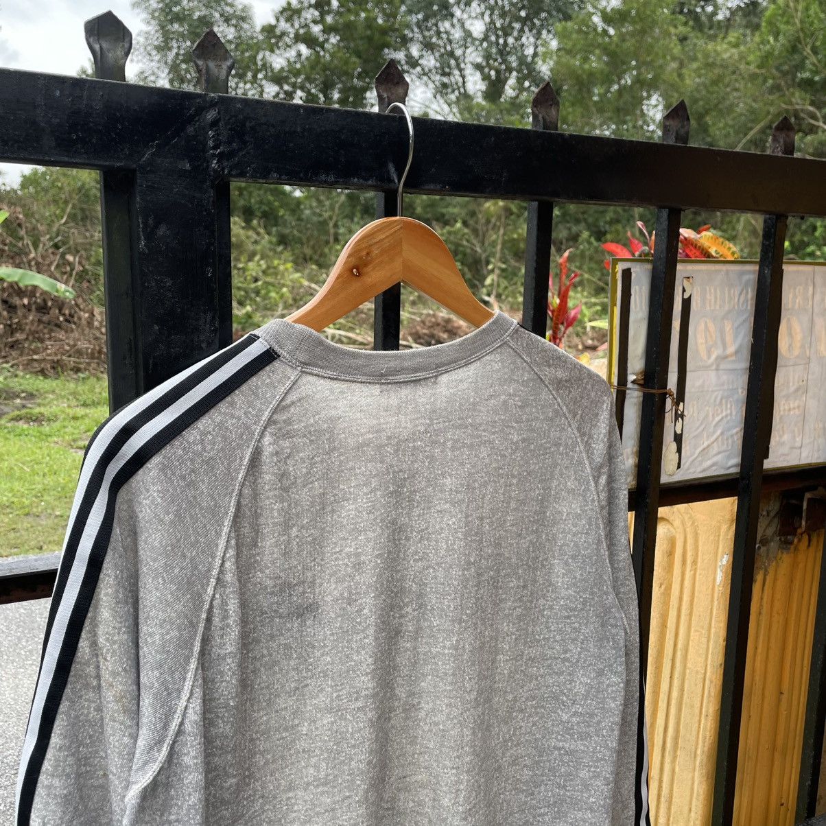 Adidas 🔥Vintage 90s Adidas Side Tapped Design Crewneck Sweatshirts Size US S / EU 44-46 / 1 - 3 Thumbnail