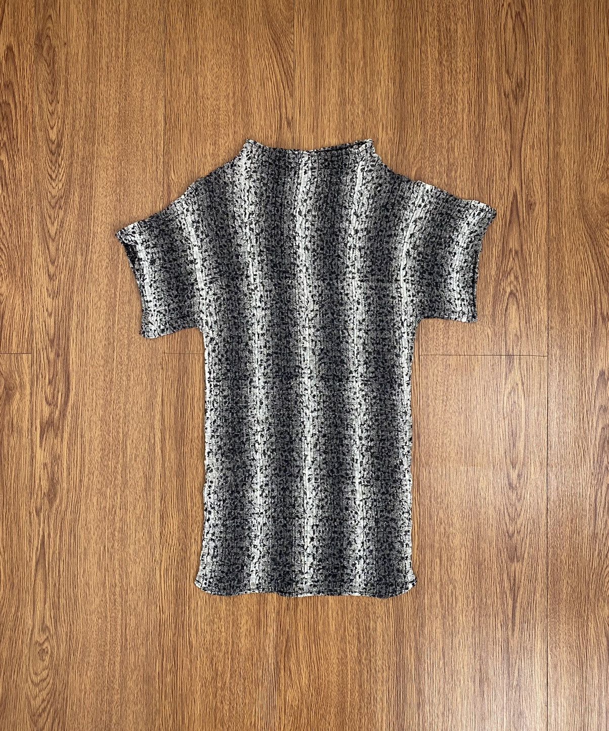 Issey Miyake × Japanese Brand × Pleats Please Issey Miyake Pleats short sleeve t-shirt Size US M / EU 48-50 / 2 - 2 Thumbnail