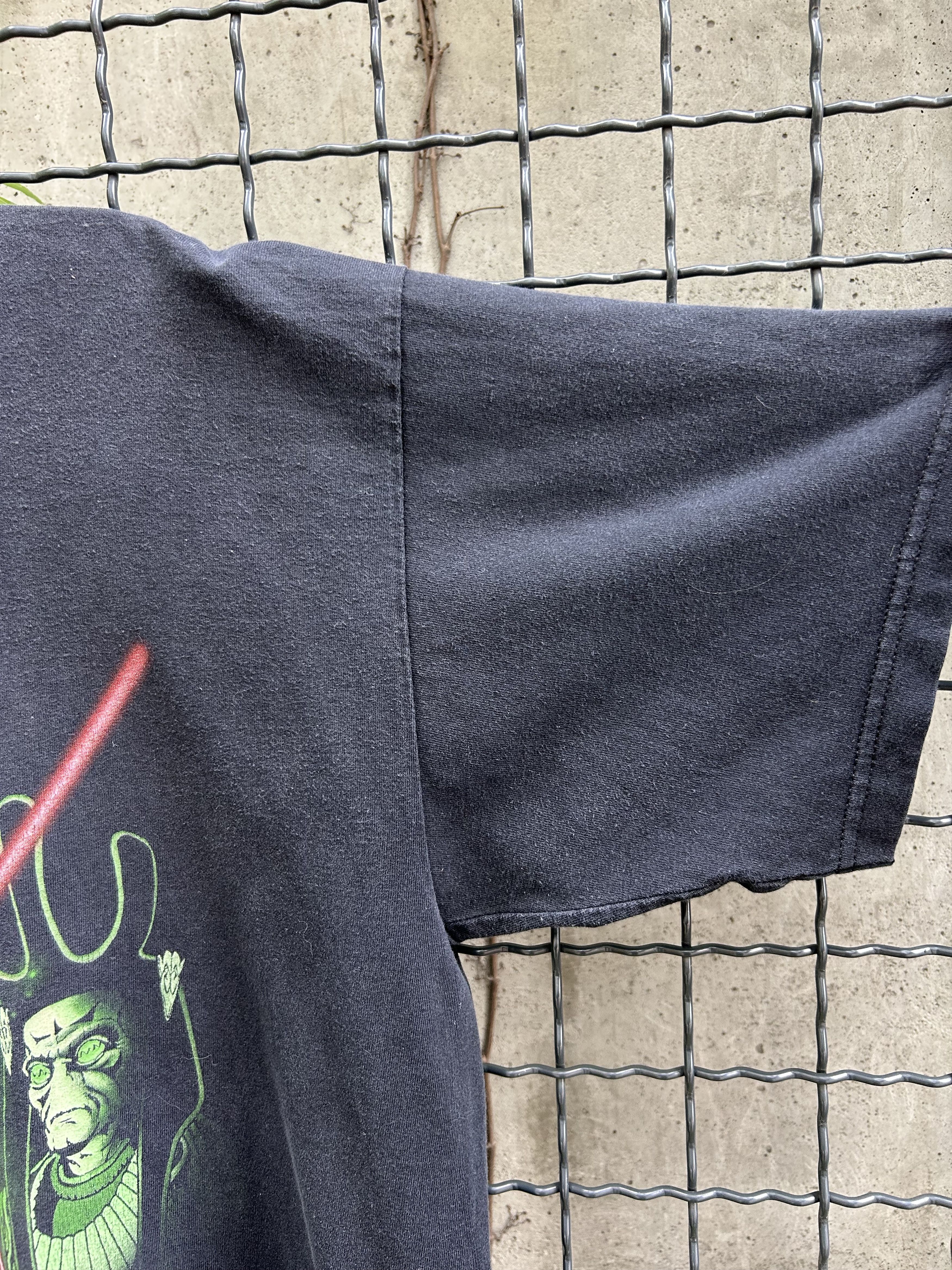 Vintage Vintage 90s Star Wars Episode One Glow in the Dark T-Shirt Size US L / EU 52-54 / 3 - 6 Thumbnail