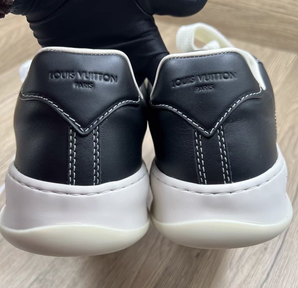 Louis Vuitton Louis Vuitton LV Tilted Black Biscuit Sneakers J41 Size US 8.5 / EU 41-42 - 6 Thumbnail