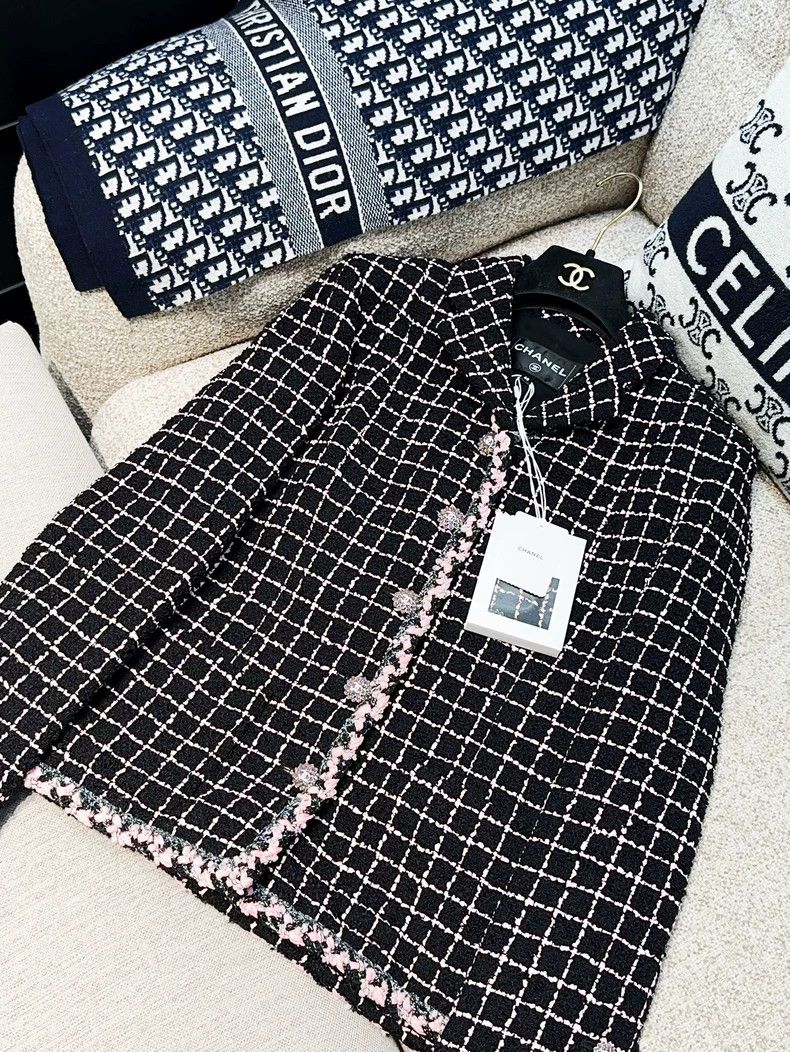 Chanel Chanel 23K autumn and winter black pink camellia diamond b Size S / US 4 / IT 40 - 2 Thumbnail