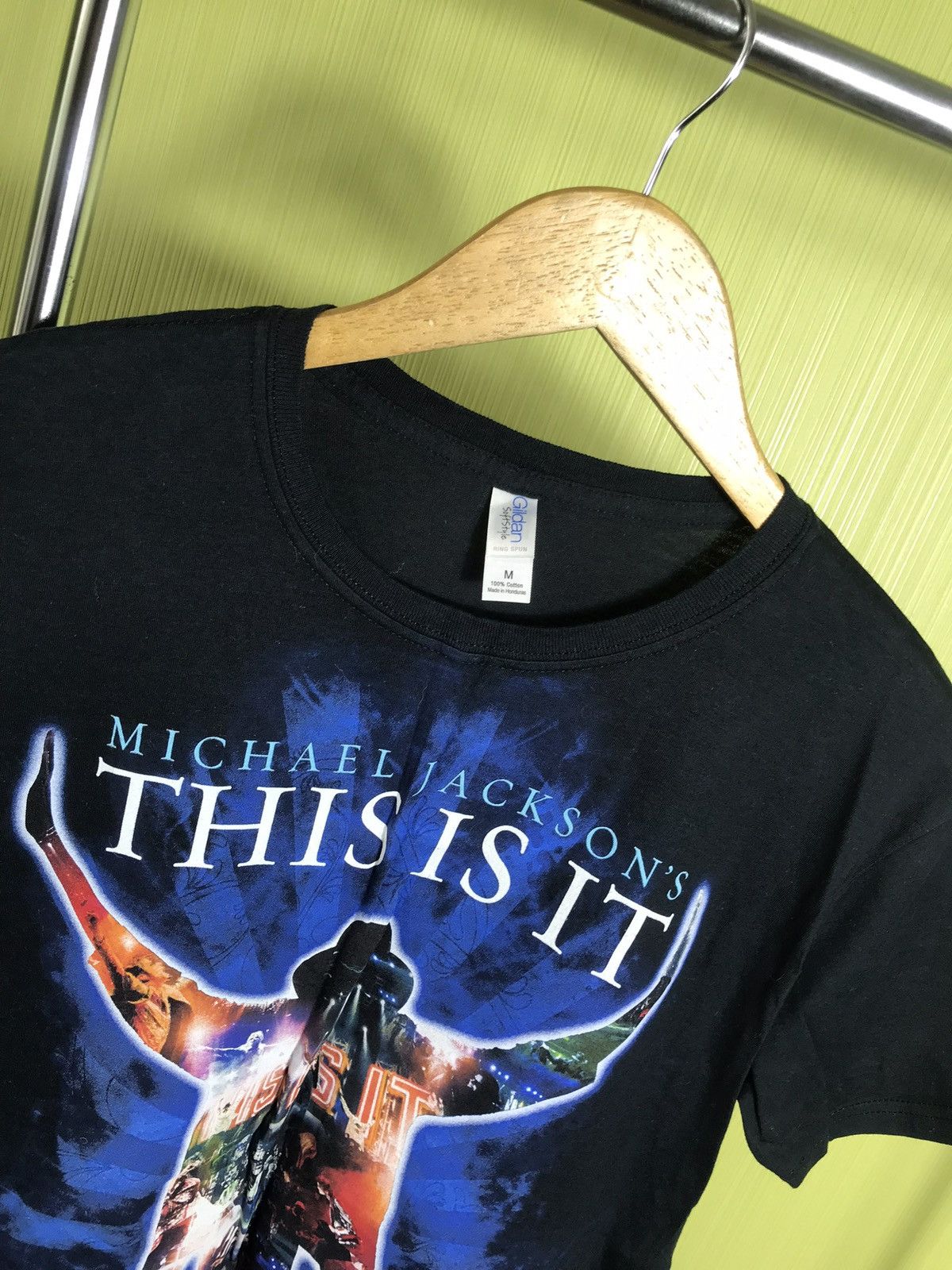 Band Tees × Gildan × Michael Jackson Michael Jackson This is it black cotton pop music y2k Size US M / EU 48-50 / 2 - 2 Thumbnail