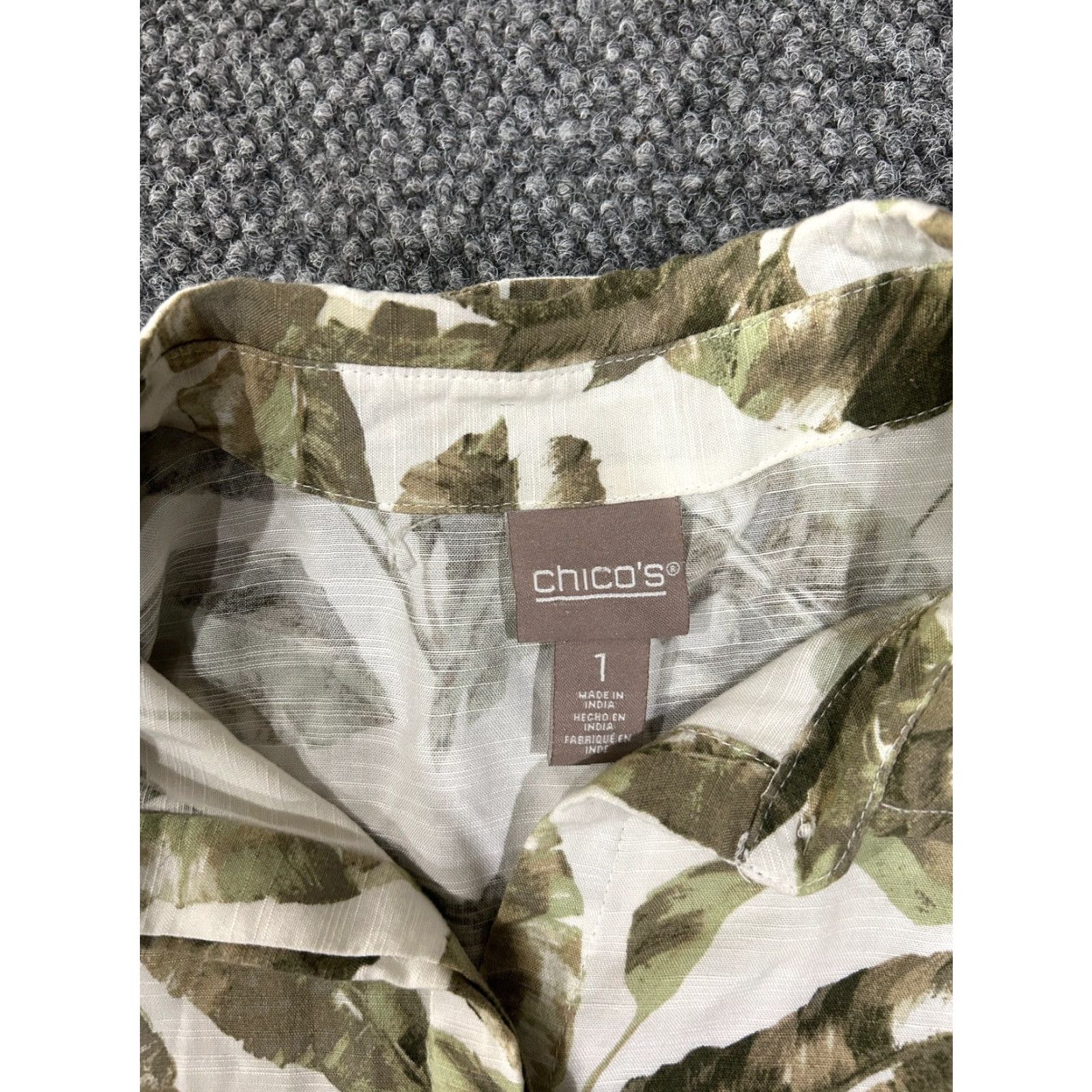 Vintage Chicos Blouse Womens 1 White Green Floral Print Lightweight Viscose Button Front Casual Shirt Green Classic Floral Summerspring Womens Size XS / US 0-2 / IT 36-38 - 5 Thumbnail