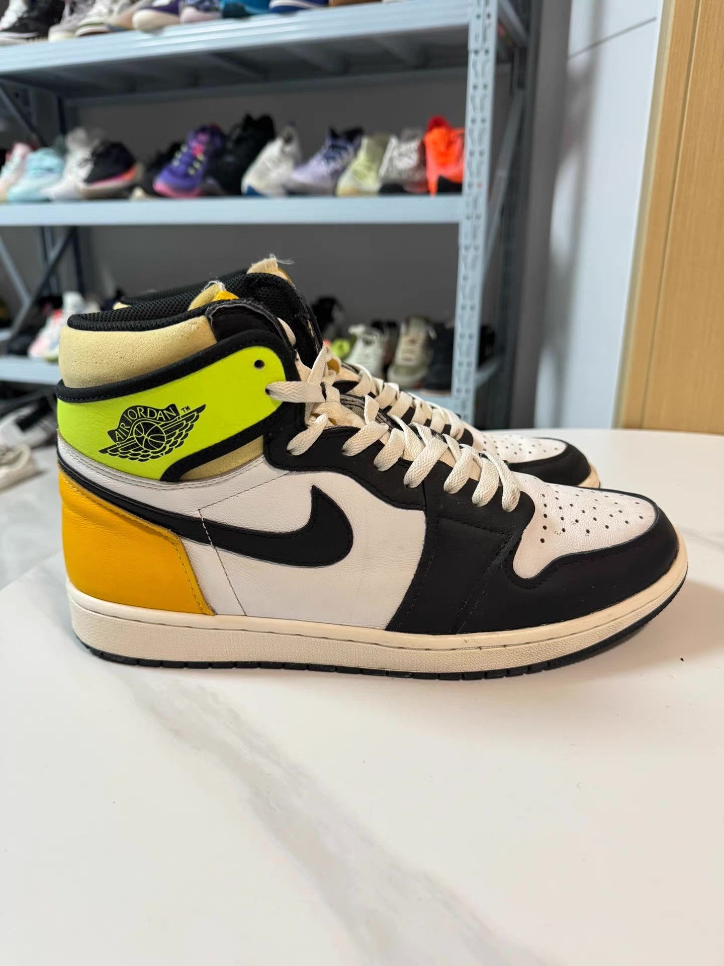 Nike Air Jordan 1 High, retro and stylish Q10 Size US 11 / EU 44 - 1 Thumbnail