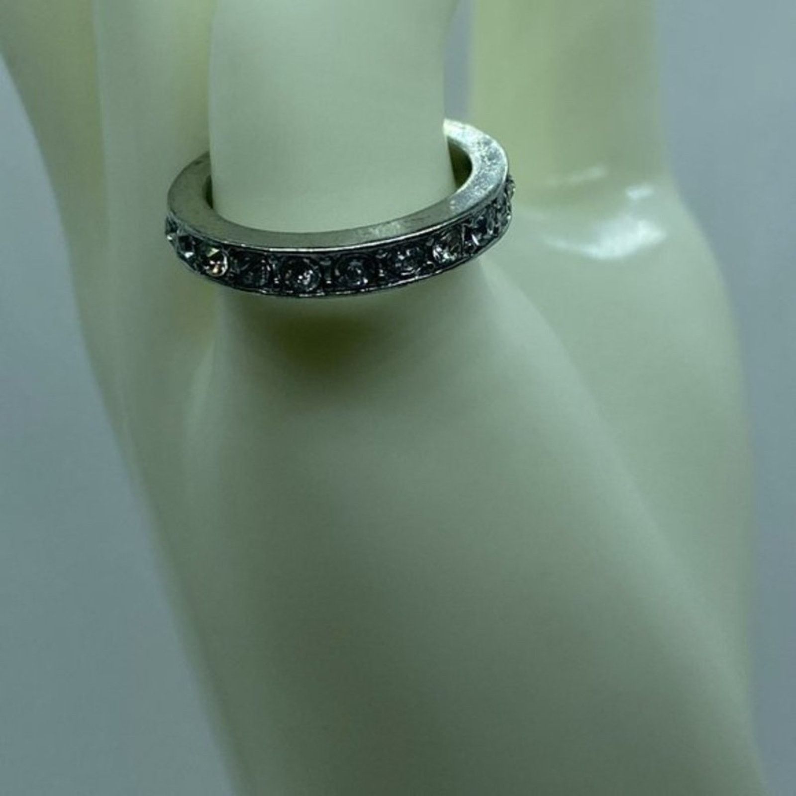 Handmade Silver-Tone Clear Rhinestone Band Style Ring Size 6.5 Size ONE SIZE - 4 Thumbnail