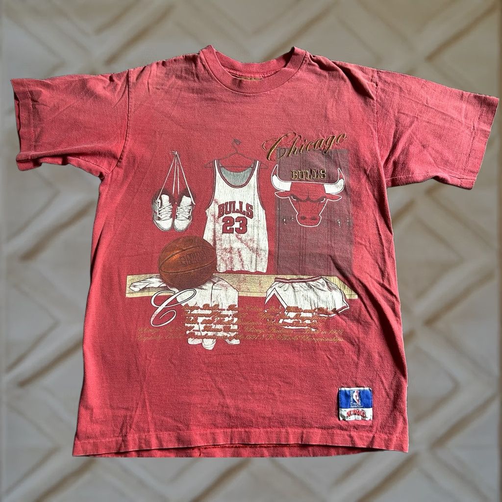 Nutmeg Nutmeg Bulls Locker Room T-Shirt Chicago Vintage 90s Red M Mens Size US M / EU 48-50 / 2 - 1 Thumbnail