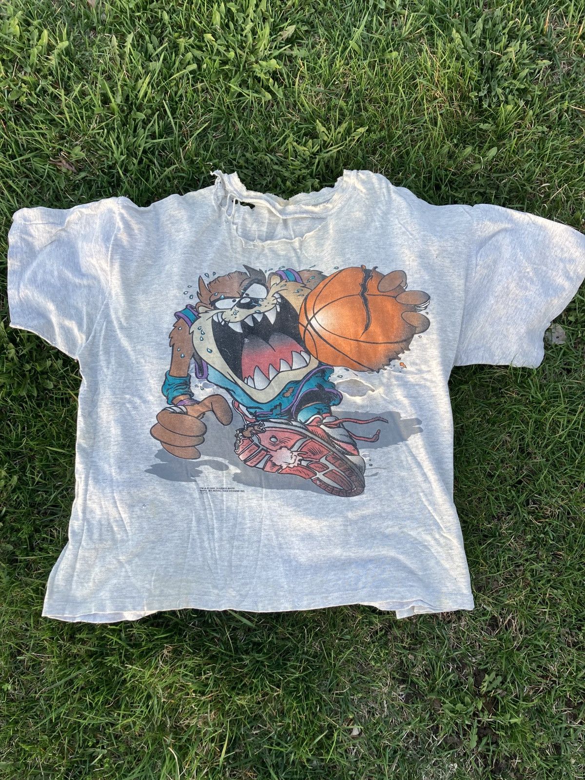 Vintage Tazmanian devil t-shirt Size US XL / EU 56 / 4 - 3 Thumbnail