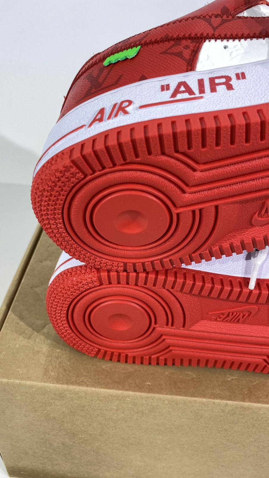 Louis Vuitton Louis Vuitton X Nike 8.5 Air Force 1 White Red Virgil Abloh Size US 8.5 / EU 41-42 - 10 Thumbnail