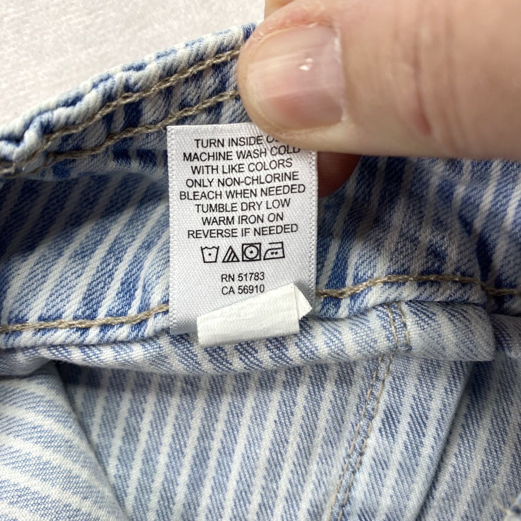Vintage **Women's Maurices Blue White Striped Denim Shorts Size 12** User: **Blue Women's Maurices White Striped Denim Size 12 Shorts** Size 34" / US 12 / IT 48 - 7 Thumbnail