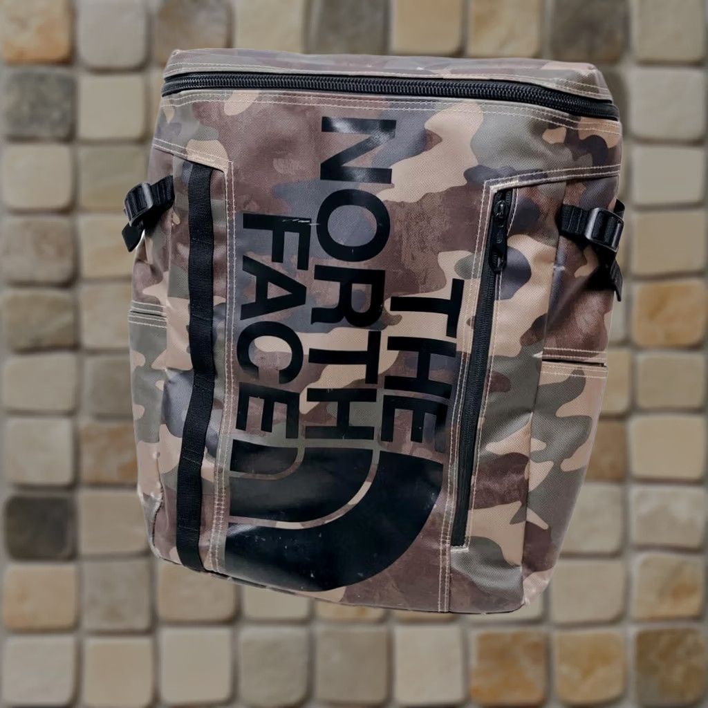 borealis classic backpack north face camo grey and white The compression system with clips offers several options for organization The North Face backpack Borealis