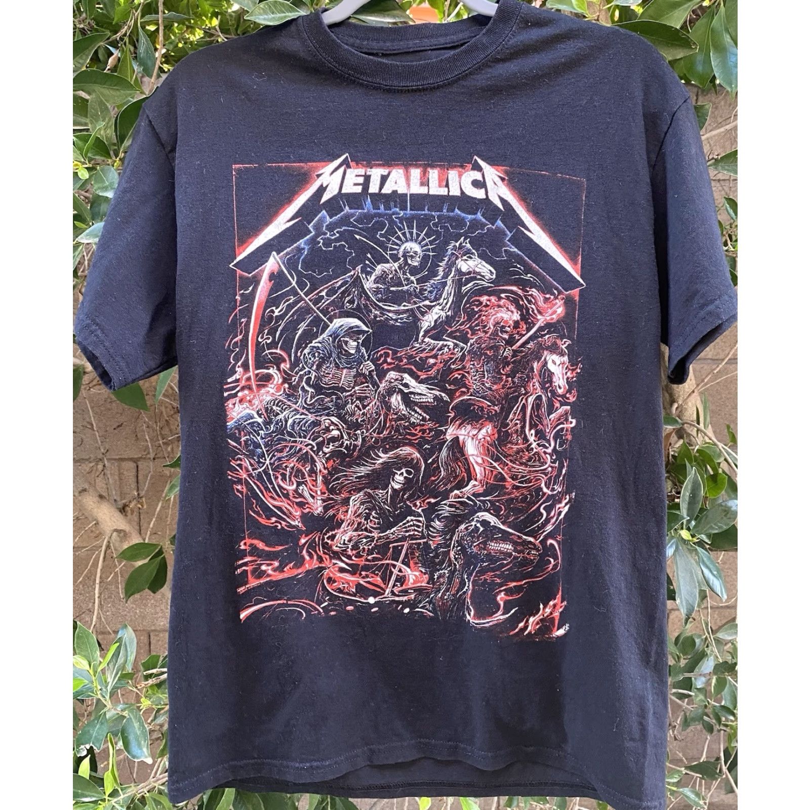 Gildan Metallica Worldwired Tour 2018 19 T Shirt Concert Band Tee Size Medium Short Sleeve Black Gildan Mens T-Shirt Graphic Print Band Tee Size US M / EU 48-50 / 2 - 7 Thumbnail