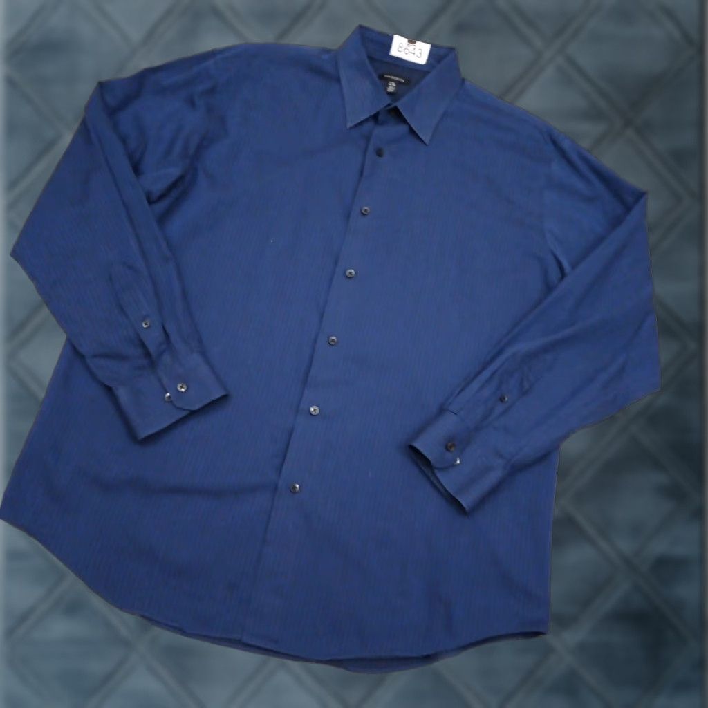 Van Heusen Van Heusen Shirt Mens Large Blue Striped Long Sleeve Button Up Cotton Blend Size US L / EU 52-54 / 3 - 1 Thumbnail