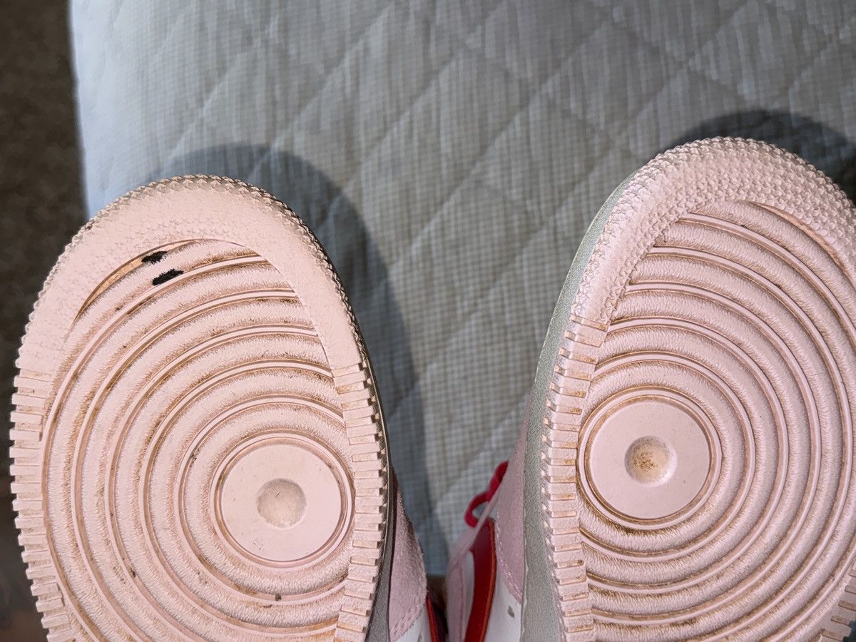 Nike Nike Air Force 1 Low ‘07 QS ‘ Valentine’s Day Love Letter ‘ Size US 8.5 / EU 41-42 - 7 Thumbnail