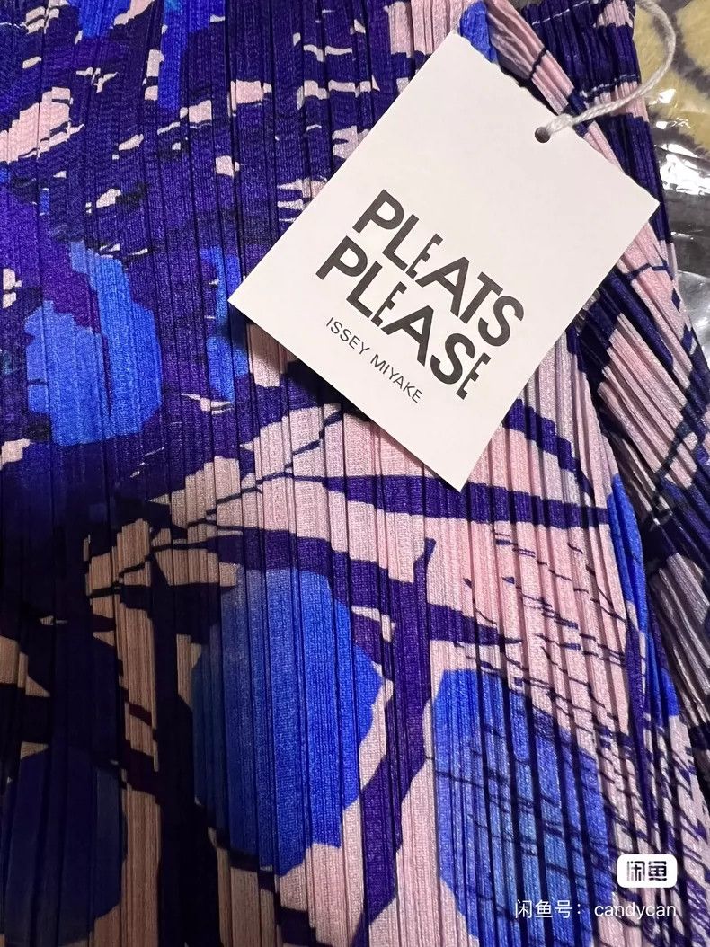 Issey Miyake Issey Miyake size:4 Blue floral patterned pleated top with Size S / US 4 / IT 40 - 2 Thumbnail