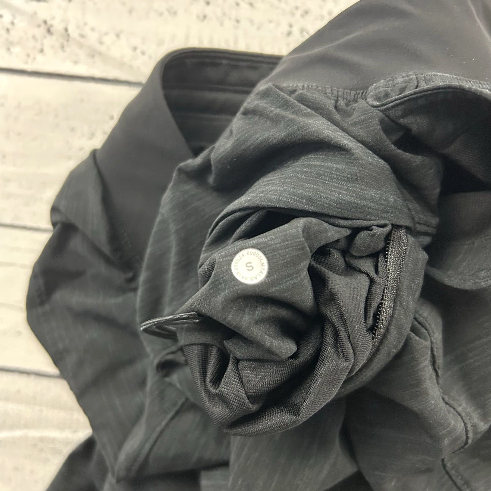 Lululemon Lululemon License to Train ShortS Athletic Lined Black Small Men 9" Inseam Mens sunglasses? Size US 29 - 6 Thumbnail