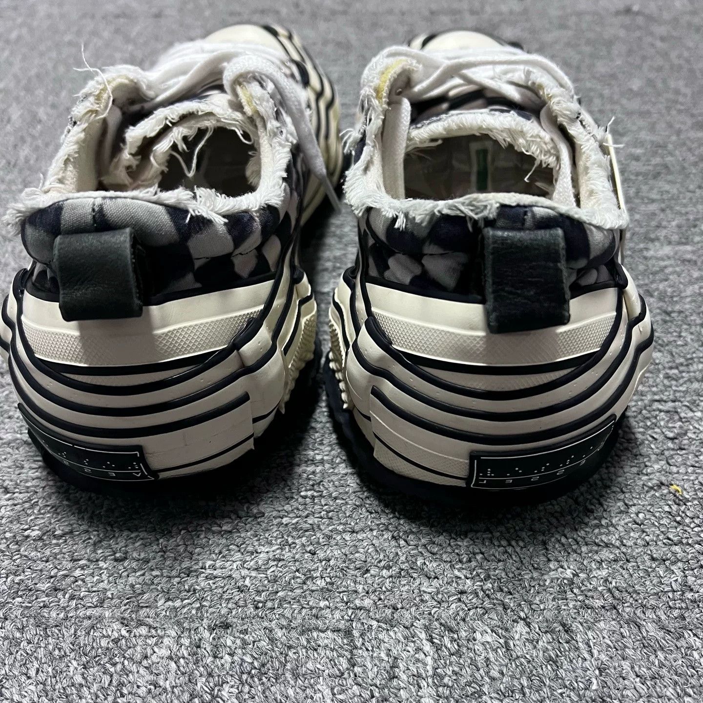 xVESSEL XVessel est Black White Distressed Pixel Low-Top Size US 5 / EU 37 - 3 Thumbnail