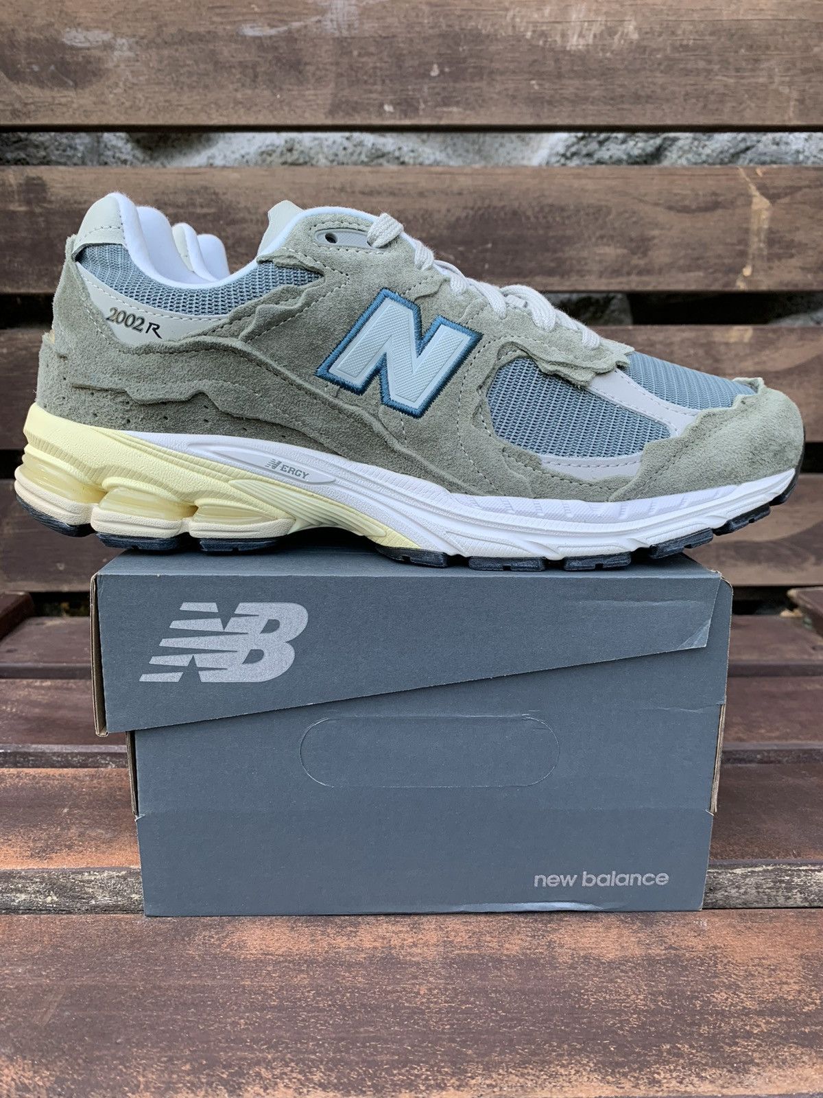 New Balance New Balance 2002R Protection Pack Mirage Gray Japan M2002RD Size US 9 / EU 42 - 1 Thumbnail