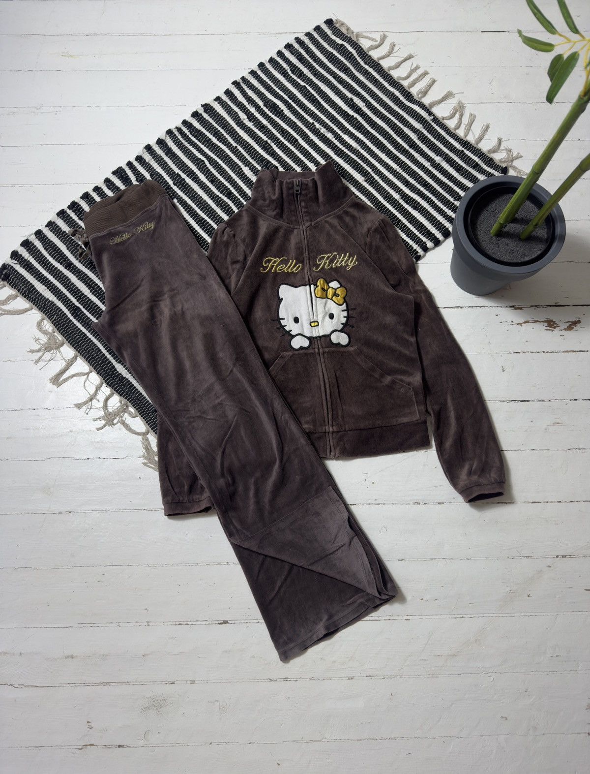 Cartoon Network VINTAGE VELOUR 2000s HELO KITTY TRACKSUIT Size S / US 4 / IT 40 - 1 Thumbnail