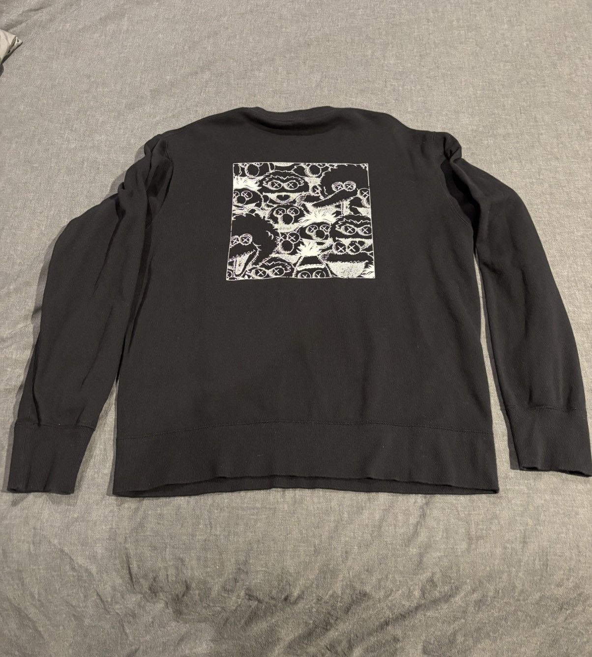 Kaws × Uniqlo Uniqlo UT x KAWS Sesame Street sweatshirt Size US M / EU 48-50 / 2 - 2 Thumbnail