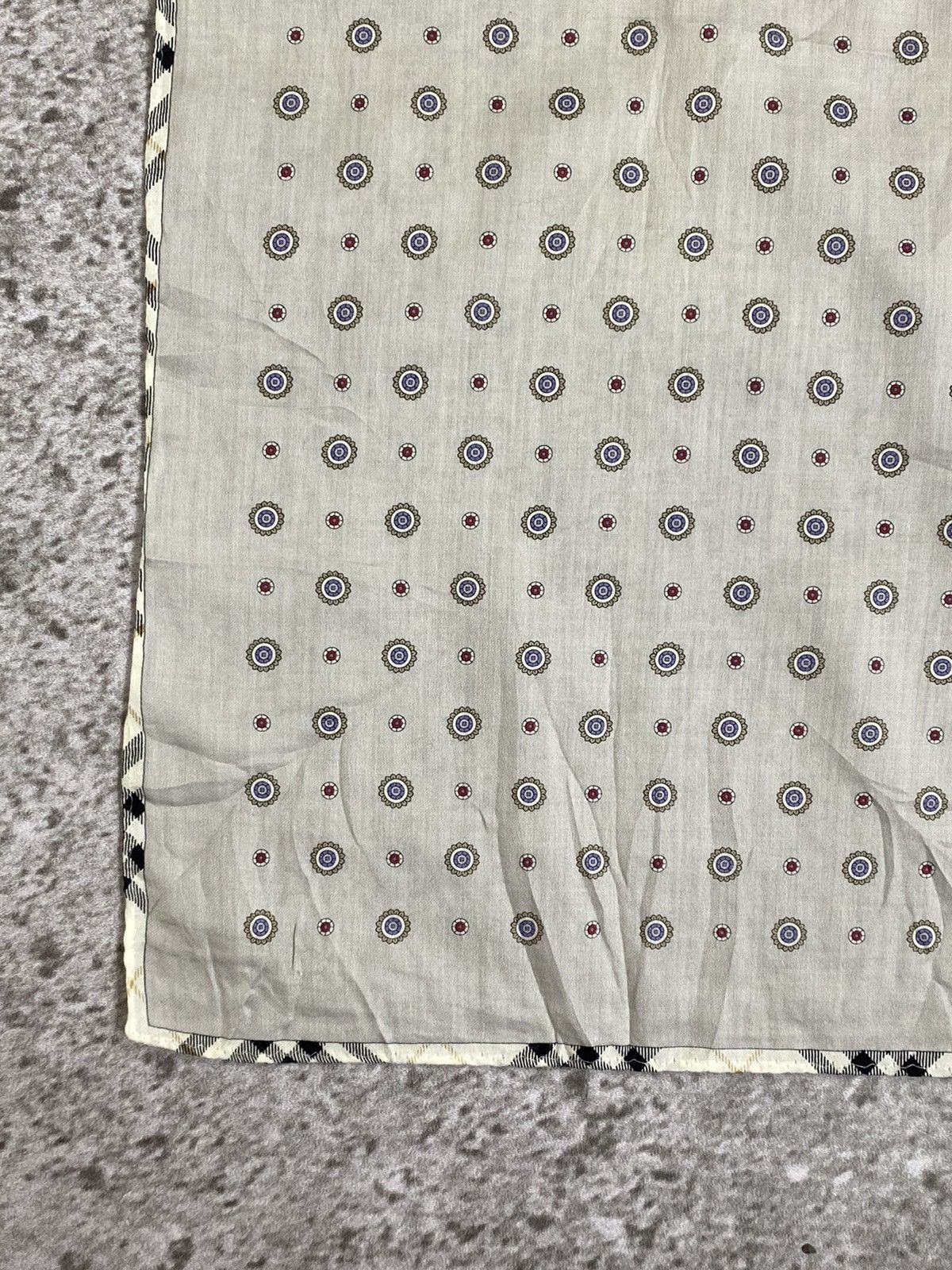 Burberry Burberry Handkerchief / Bandana / Neckerchief Size ONE SIZE - 4 Thumbnail