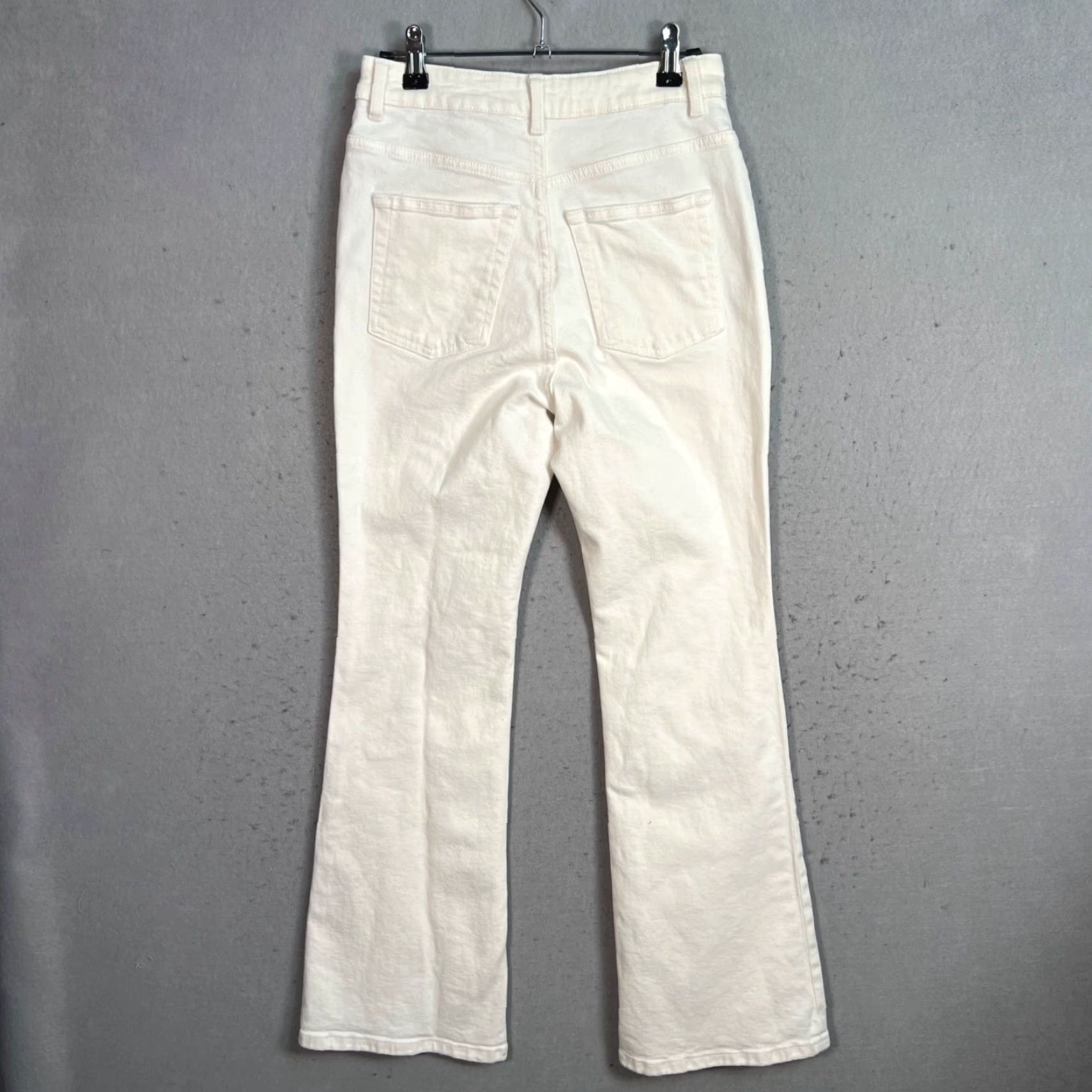 Vintage VINTAGE GU by Uniqlo High-Waisted White Denim Jeans Flared Legs Size M Cotton Blend Adult Womens Size 32" / US 10 / IT 46 - 2 Thumbnail