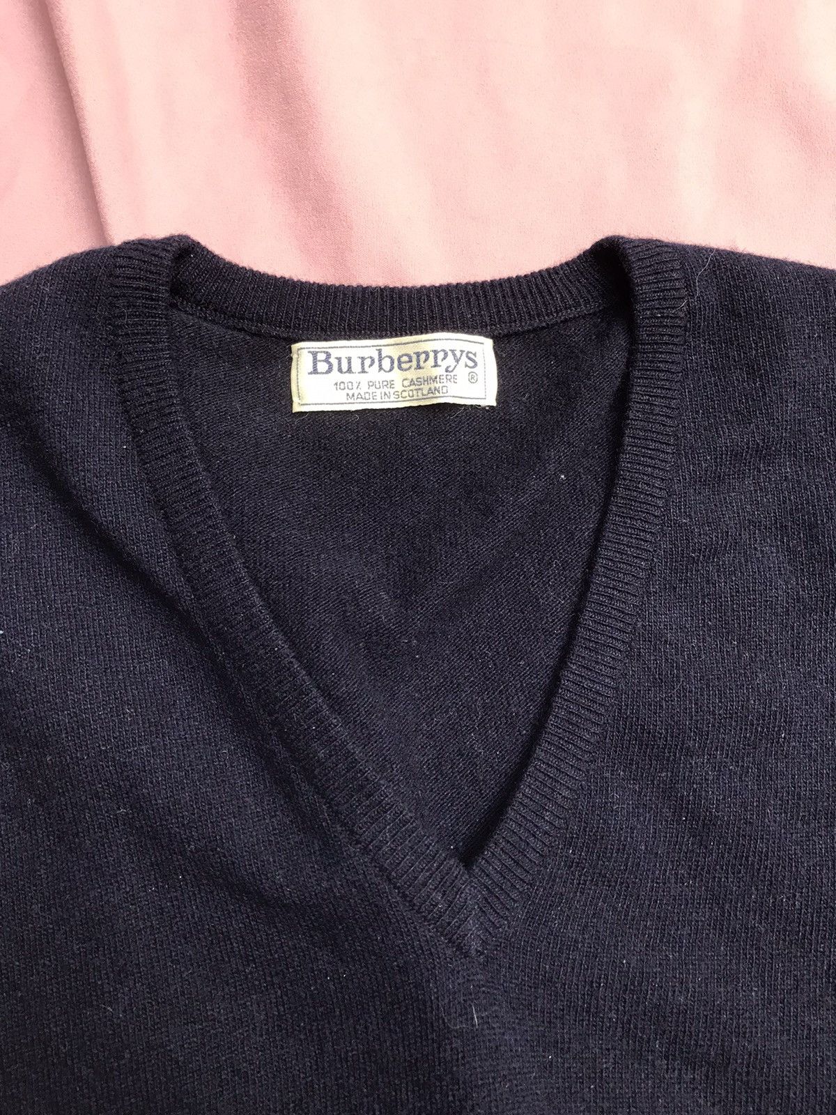 Burberry CASHMERE BURBURRYS MADE IN SCOTLAND V-NECK NAVY JUMPER Size M / US 6-8 / IT 42-44 - 4 Thumbnail