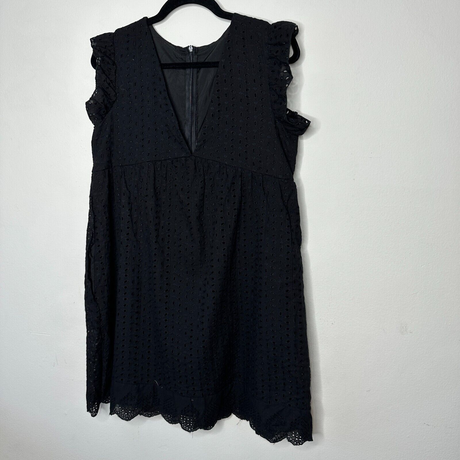 Other Black Eyelet Ruffle VNeck Zip Sleeveless Romper Empire Waist Size M / US 6-8 / IT 42-44 - 6 Thumbnail