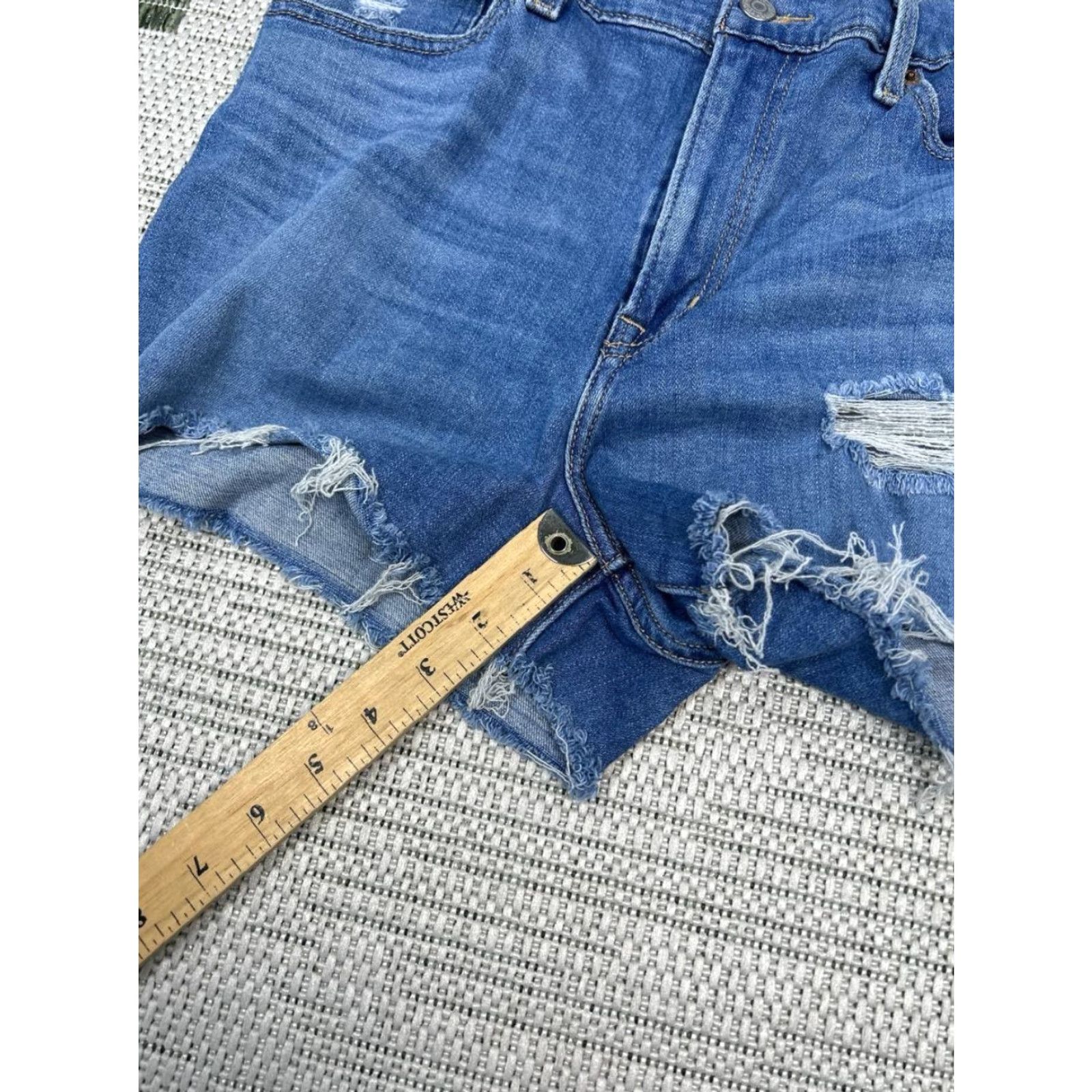 Levi's Levi's Shorts Womens 31 Medium Wash Denim High Rise Cut-Offs Size 24" / US 00 / IT 34 - 2 Thumbnail