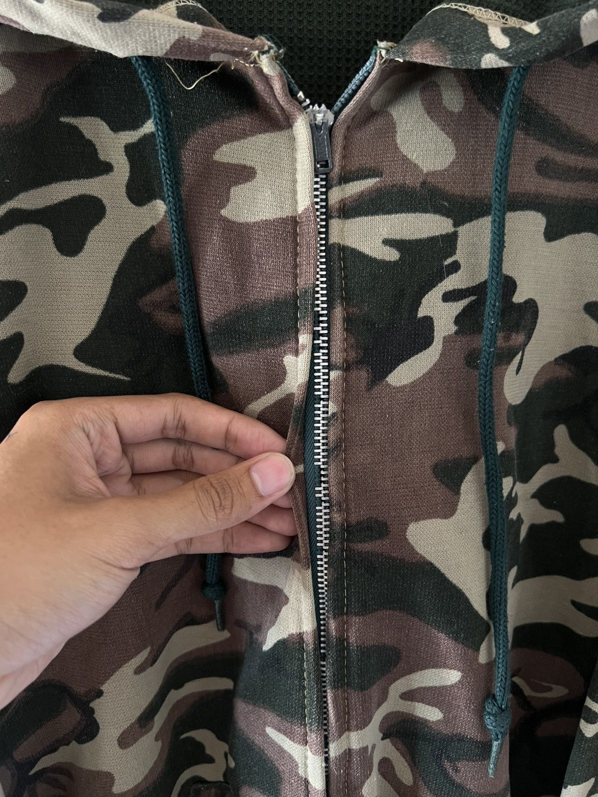 Vintage Vintage 80s Thermal Lined Camo Hoodie Zip Up Distressed ERD Size US M / EU 48-50 / 2 - 5 Thumbnail