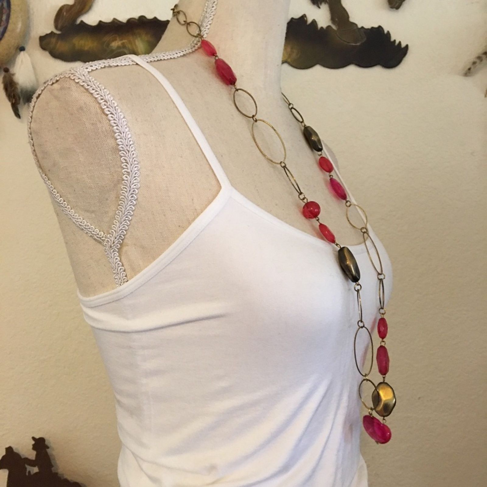 Vintage Vintage pink plastic bead gold tone link necklace Size ONE SIZE - 2 Thumbnail