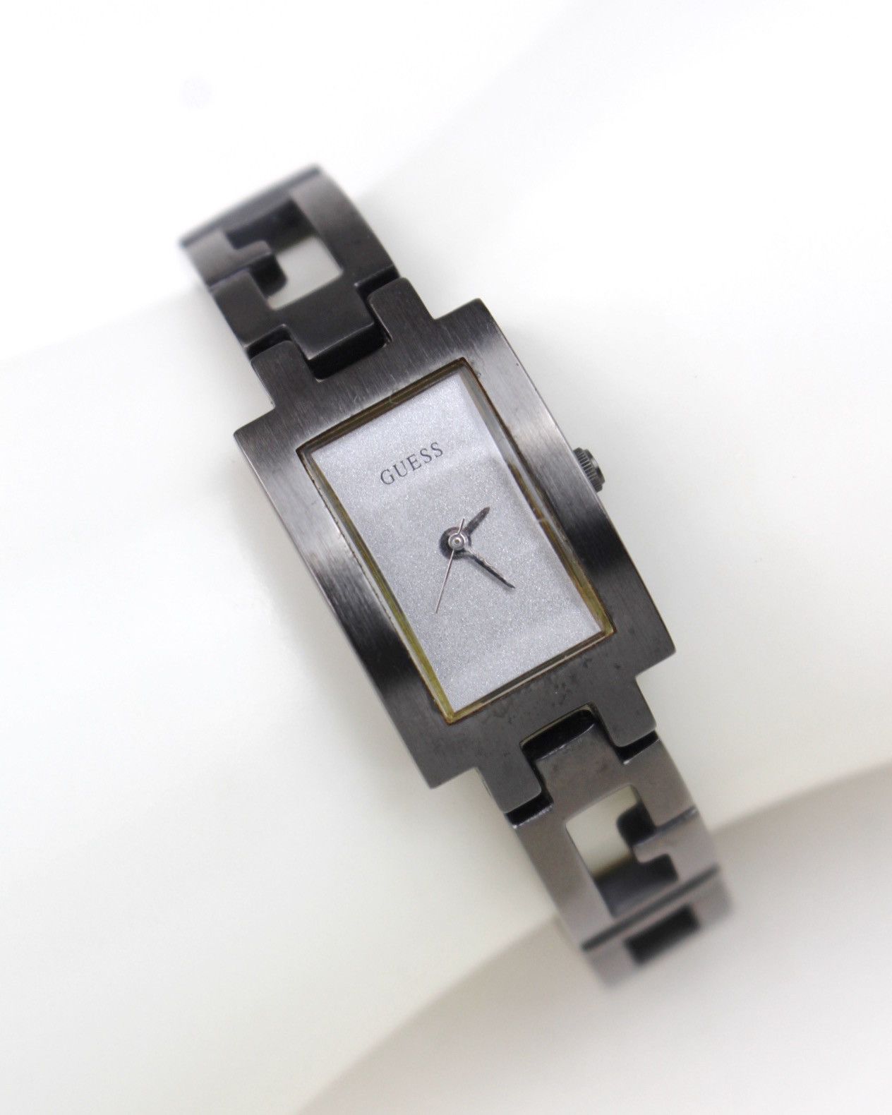 Guess 2000S GUESS GUNMETAL GEOMETRIC LINK BRACELET WATCH Size ONE SIZE - 2 Thumbnail