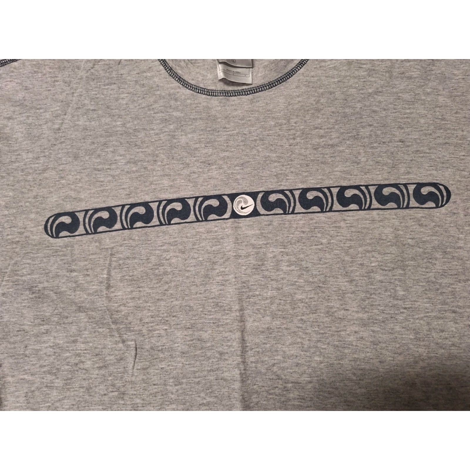Nike VINTAGE Nike Gray T-Shirt Center Swoosh 90s 00s Tag Retro Crew Neck Short Sleeve L Mens Size US L / EU 52-54 / 3 - 3 Thumbnail